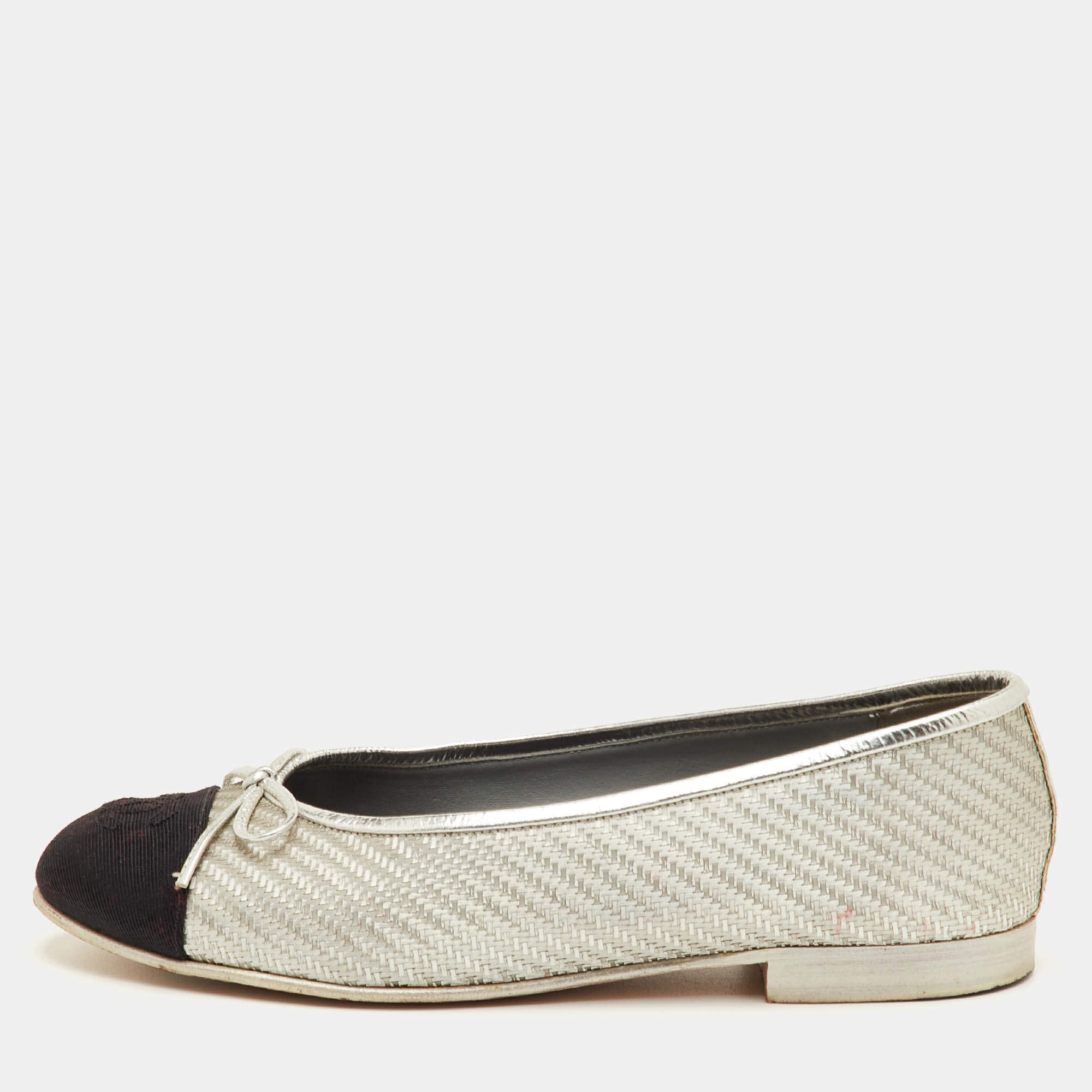 مملوكة مسبقًا Chanel CC Size 36.5 Silver/Black Woven Coated Fabric Bow Cap Toe Ballet Flats