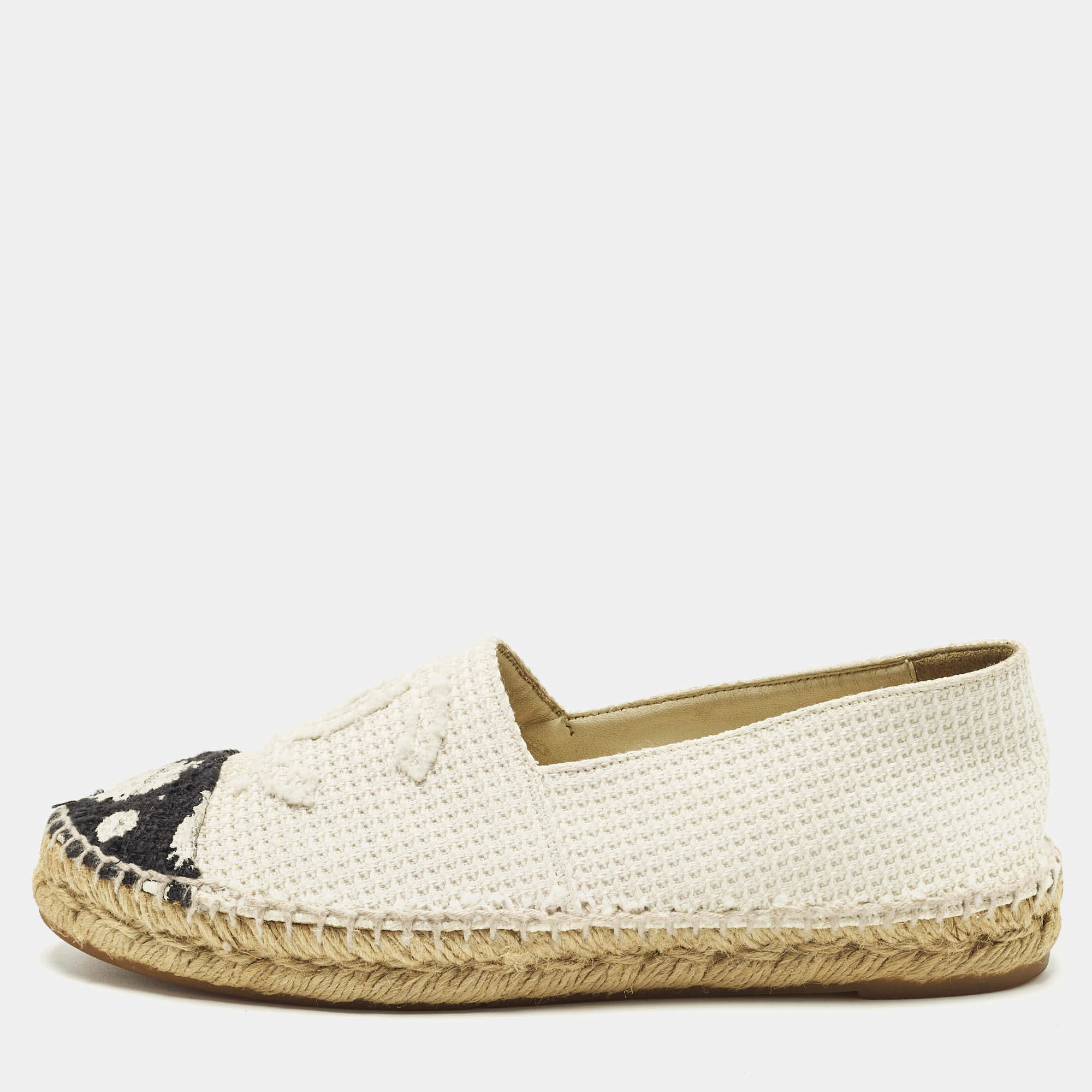 Pre Owned حذاء فلات إيسبادريل شانيل قماش وجلد فضي/أسود سي سي غطاء مقدمة مقاس 40