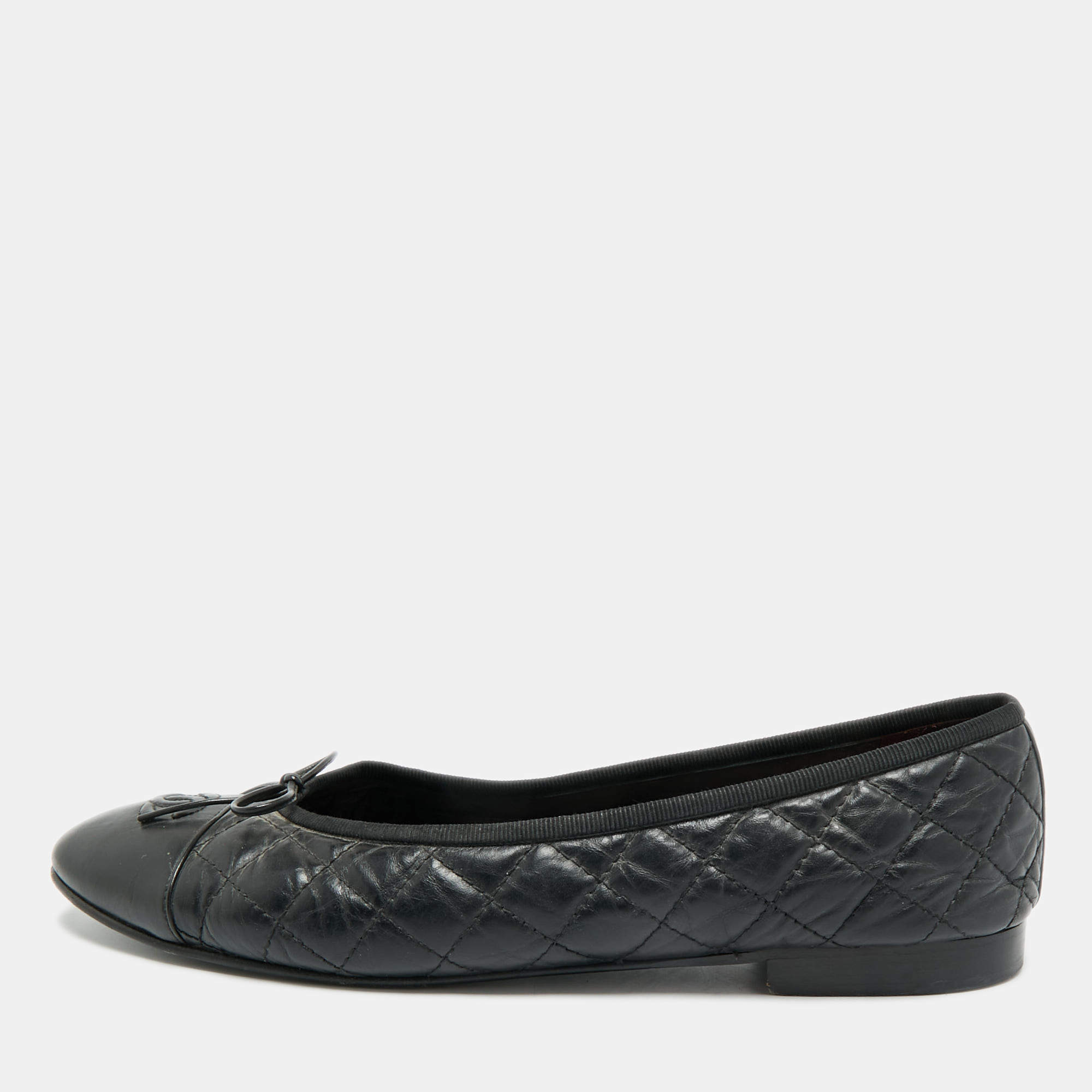 مملوكة مسبقًا Chanel CC Size 42 Black Quilted Leather Bow Cap Toe Ballet Flats