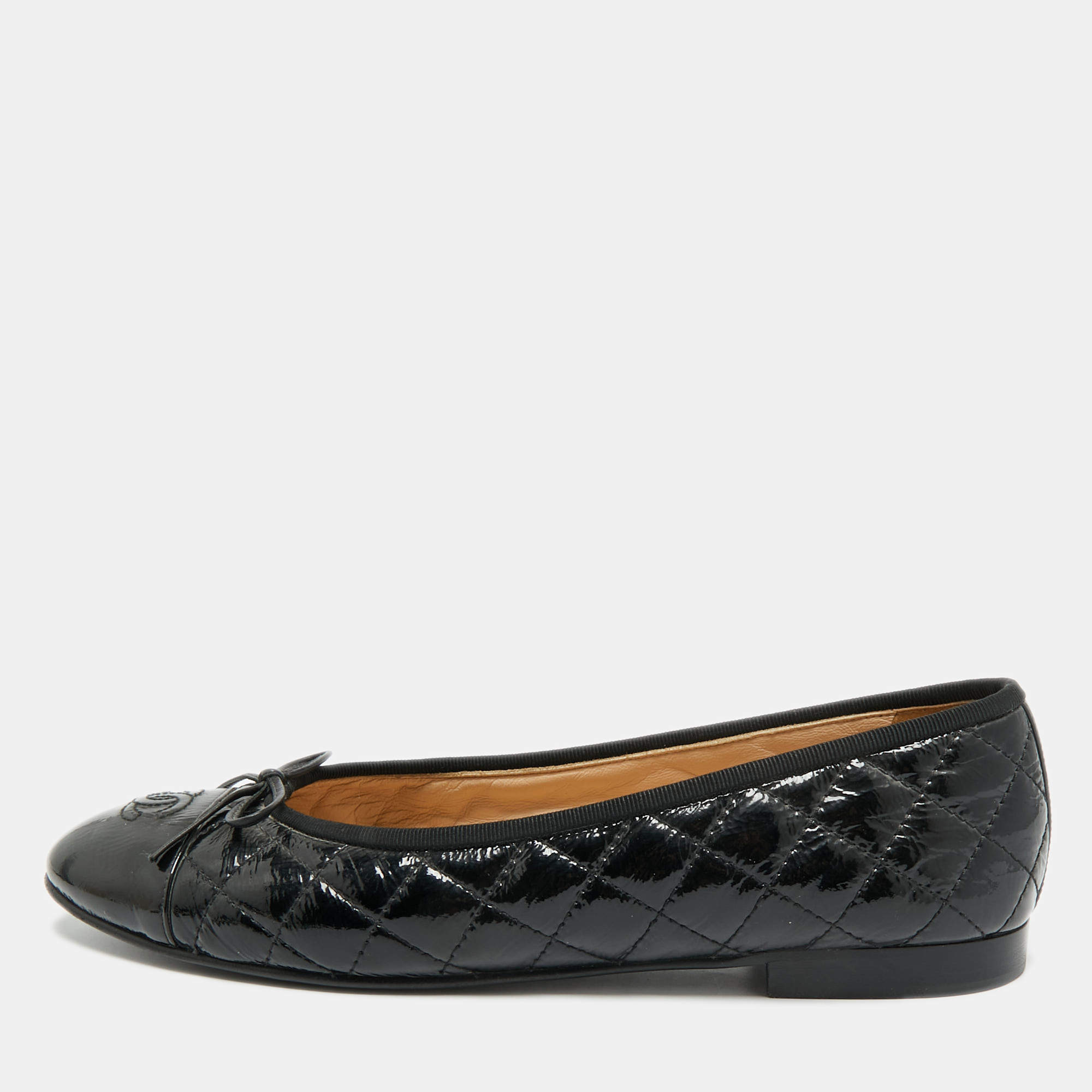 مملوكة مسبقًا Chanel CC Size 41.5 Black Quilted Patent Leather Bow Cap Toe Ballet Flats