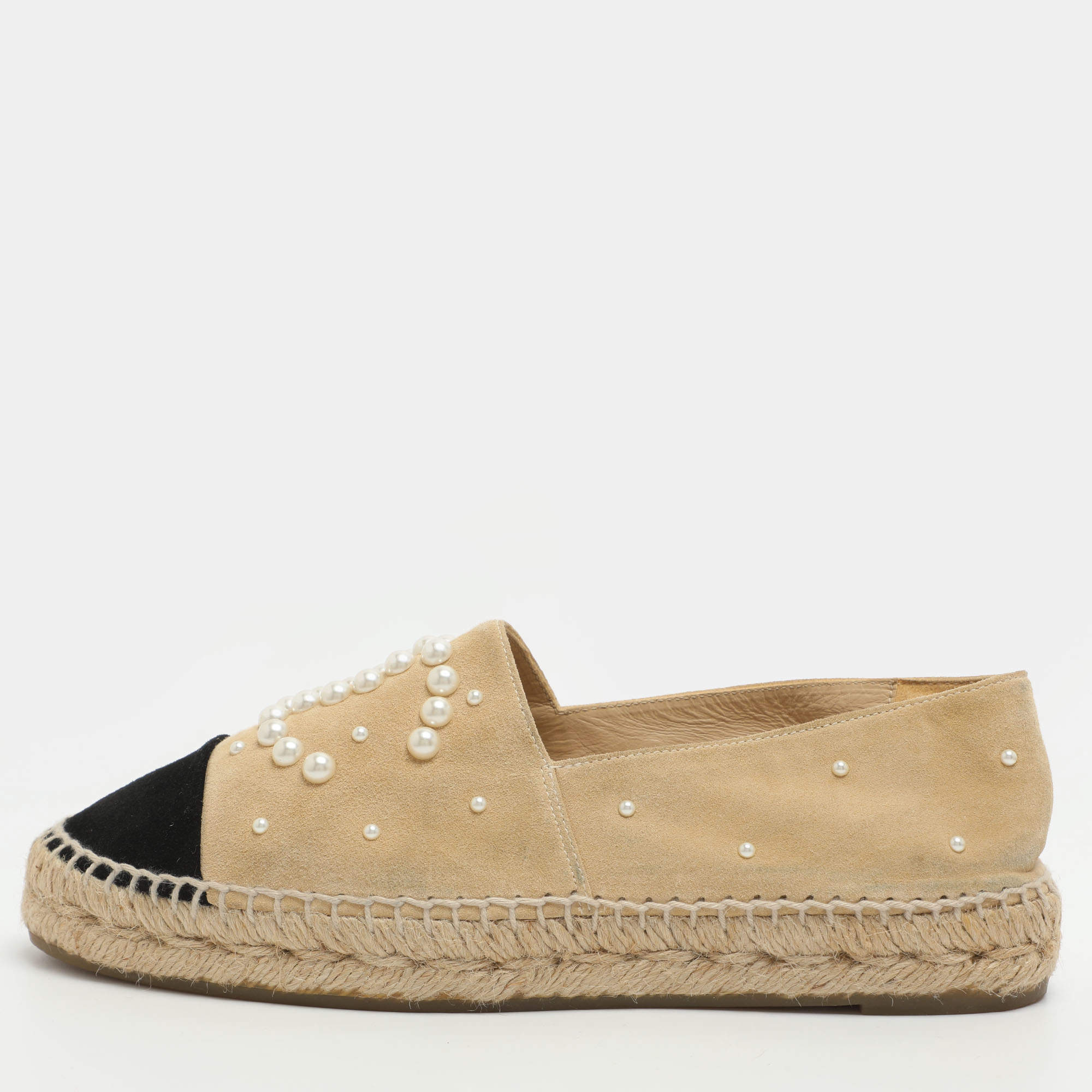 مملوكة مسبقًا Chanel CC Pearl Logo Size 37 Beige/Black Suede Espadrille Flats