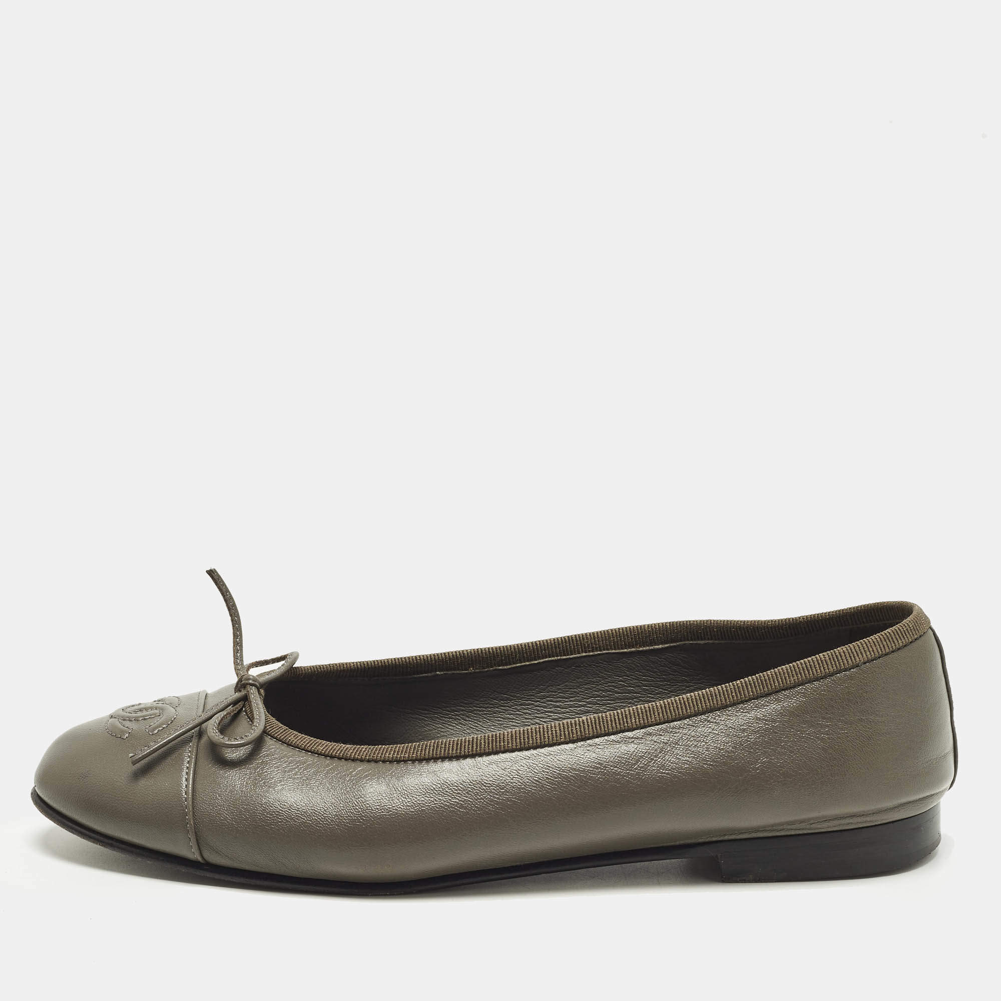 Pre Owned Chanel CC Size 39 Grey Leather Bow Ballet Flats