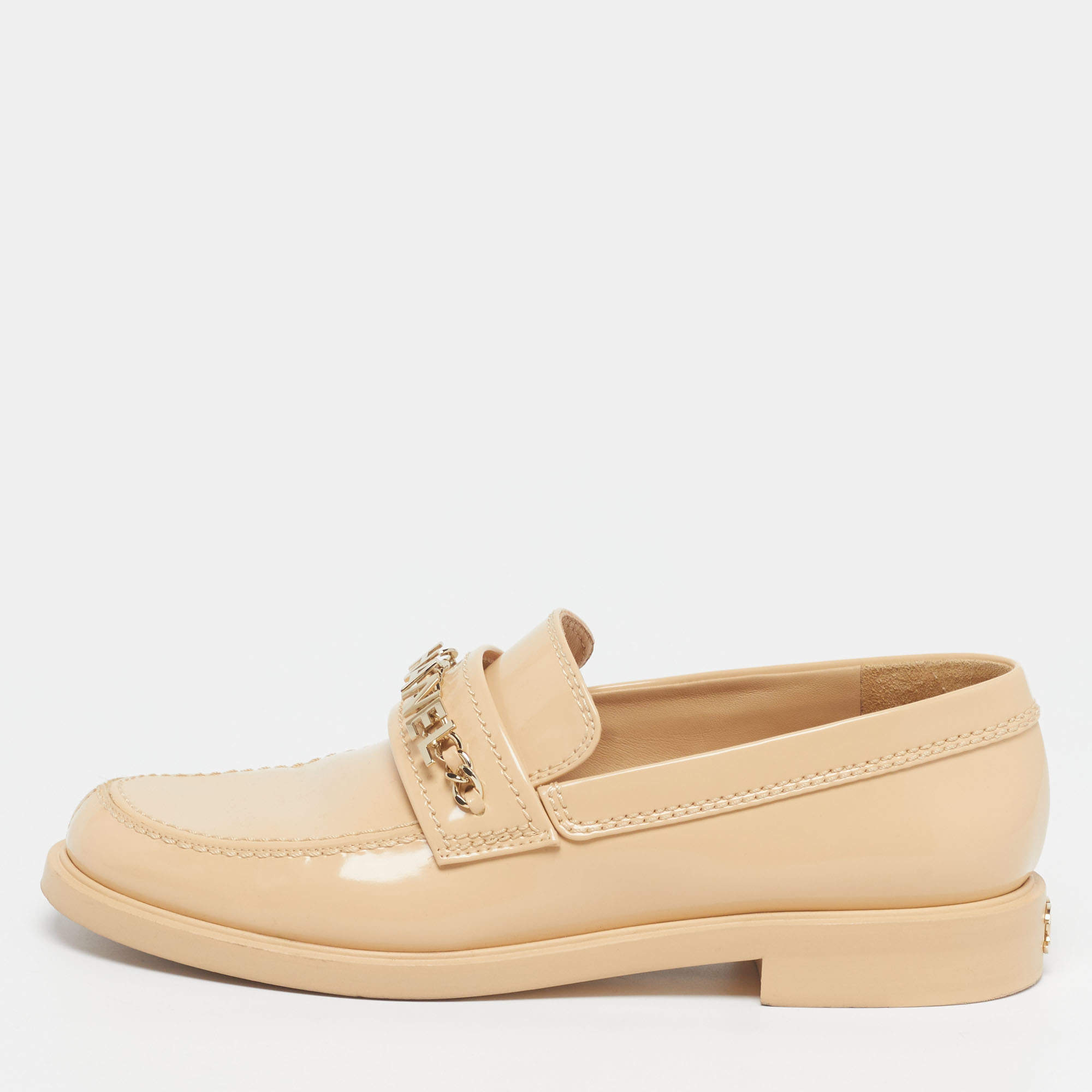Pre Owned Chanel Size 40 Beige Patent Leather Chain Detail Logo Loafers