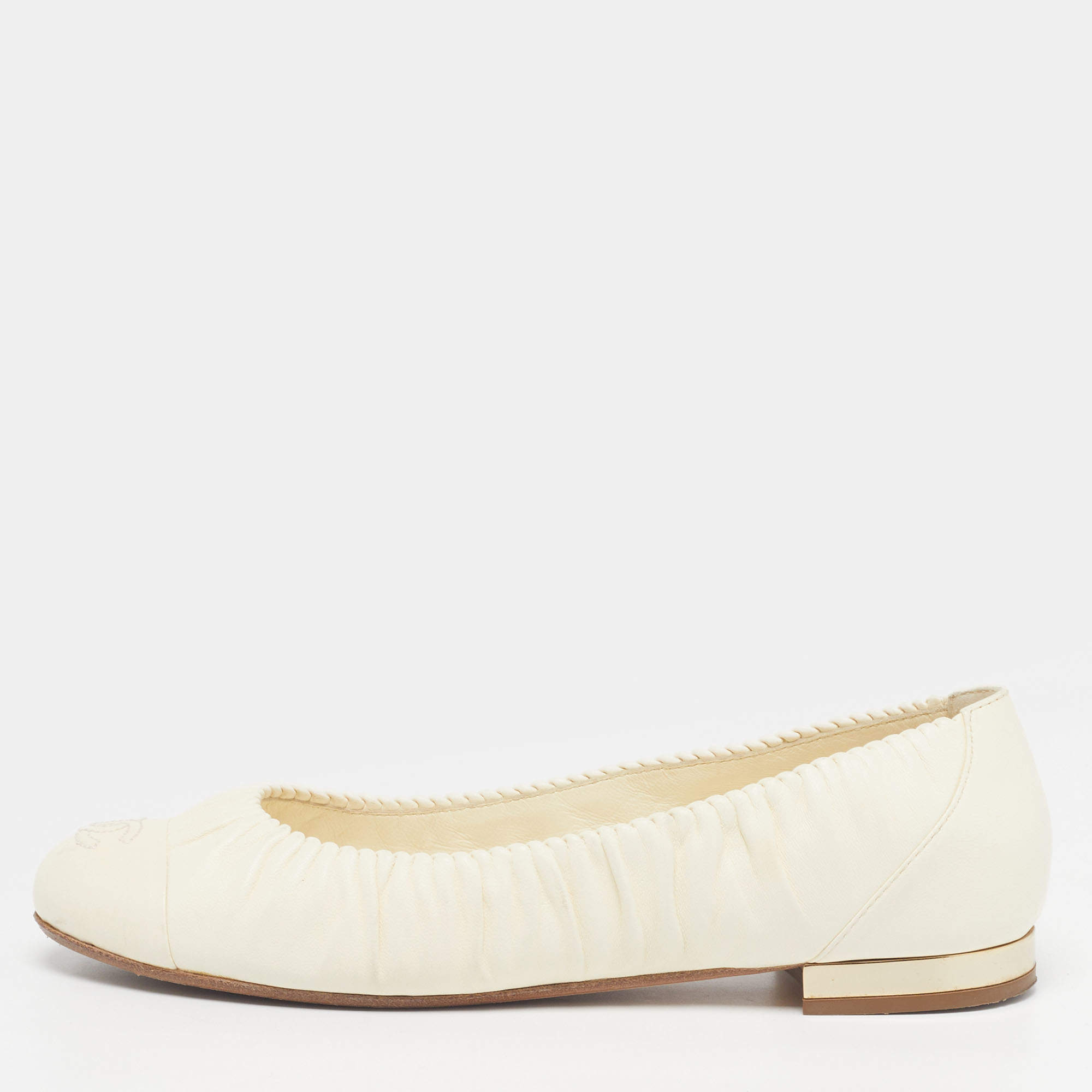 مملوكة مسبقًا Chanel CC Size 38 Cream Leather Ballet Flats
