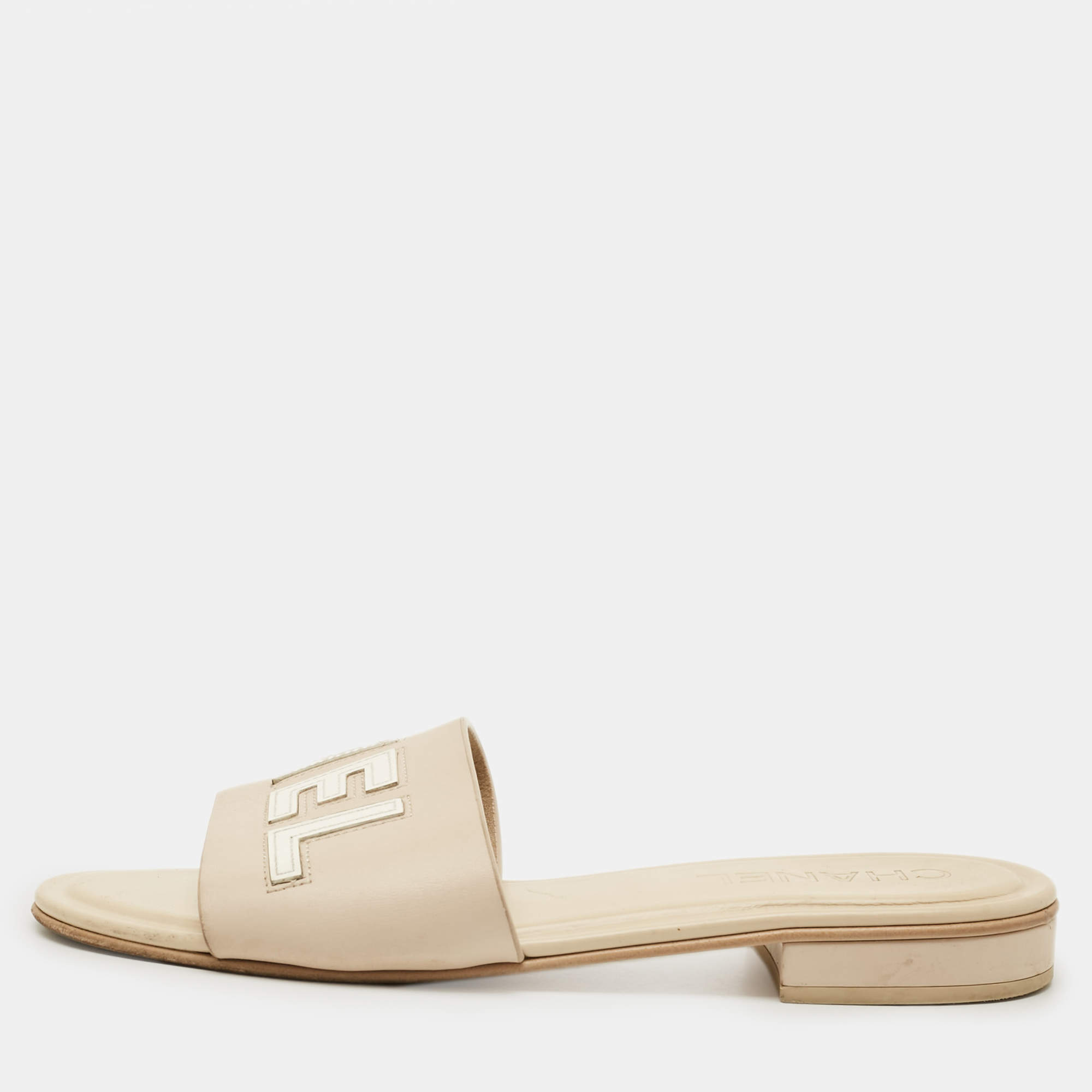 Pre Owned Chanel CC Size 40 Cream Leather Flat Slide 