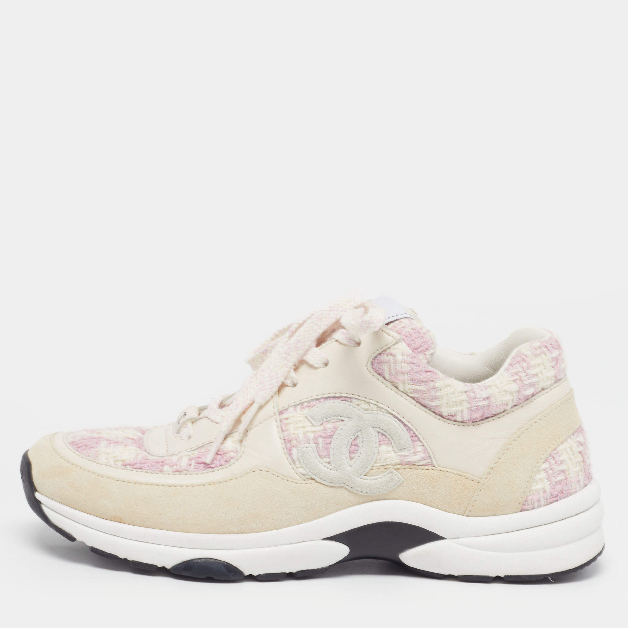 Pre Owned حذاء رياضي شانيل CC جلد وسويد تويد بيج بعنق منخفض مقاس 38