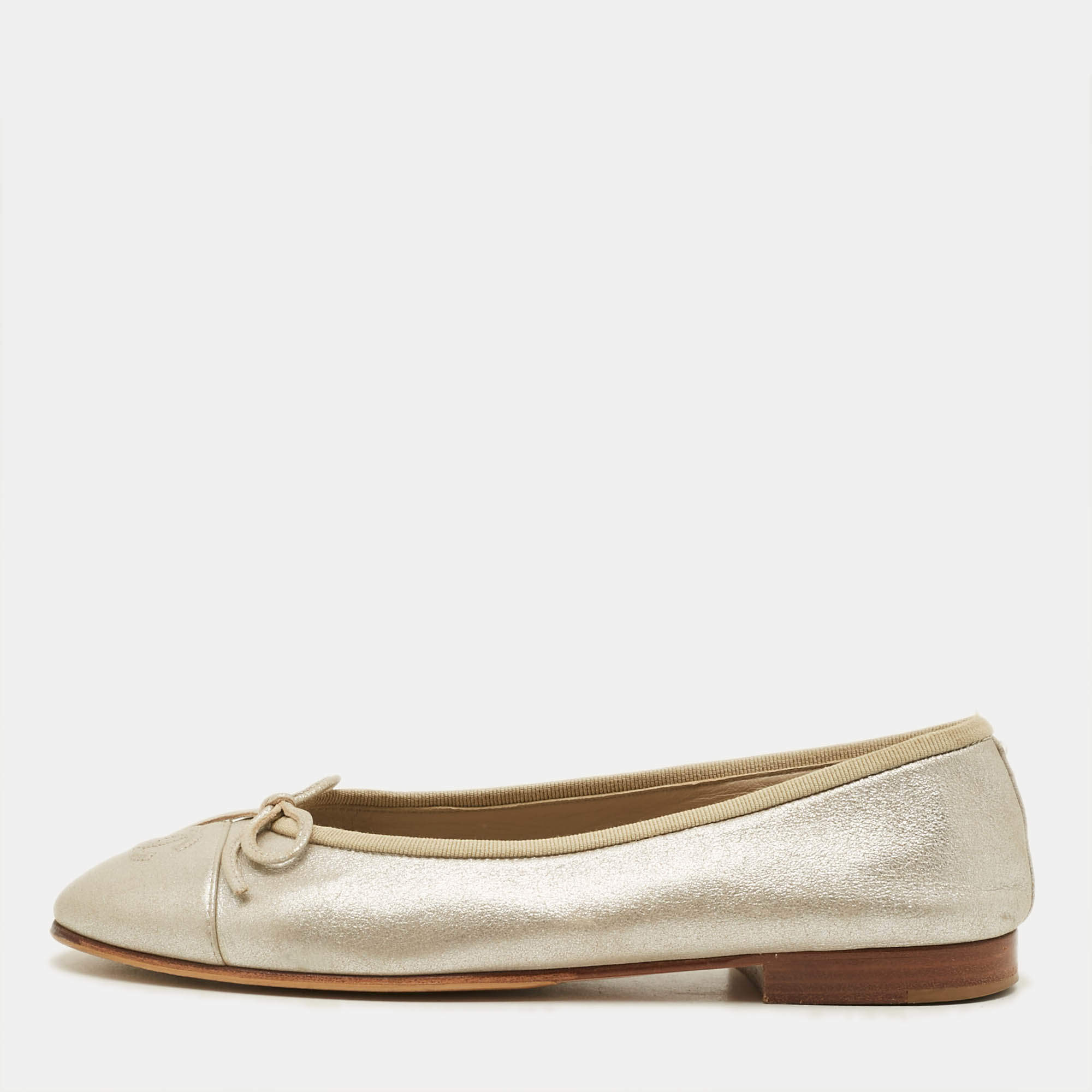 Pre Owned Chanel CC Size 37 Silver Leather Ballet Flats
