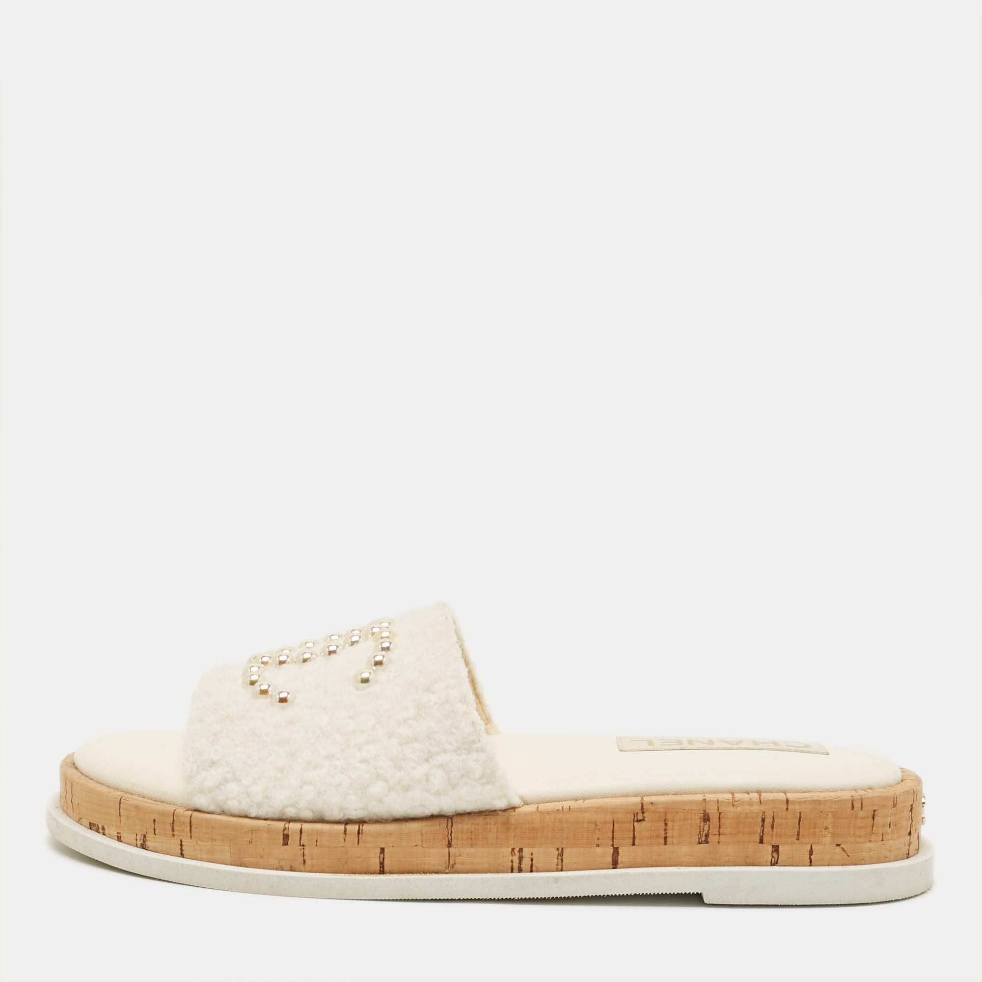Pre Owned Chanel Size 40 White Tweed  Interlocking CC logo Flat Slides 