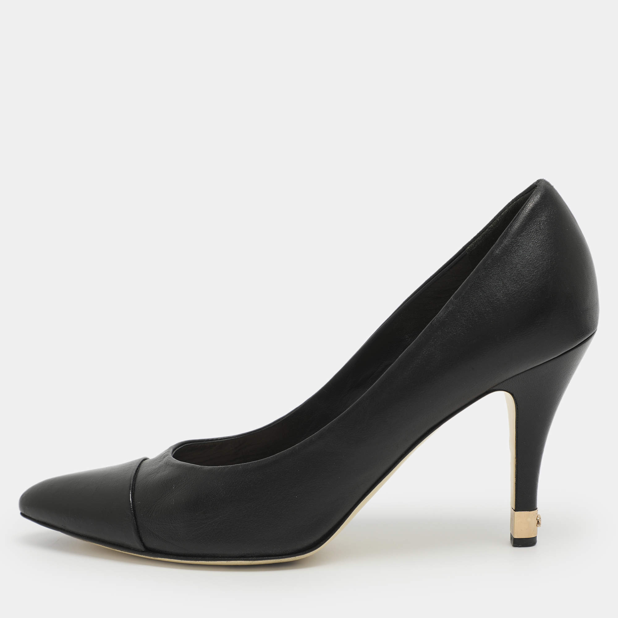 مملوكة مسبقًا Chanel CC Size 38 Black Leather Cap Toe Pumps