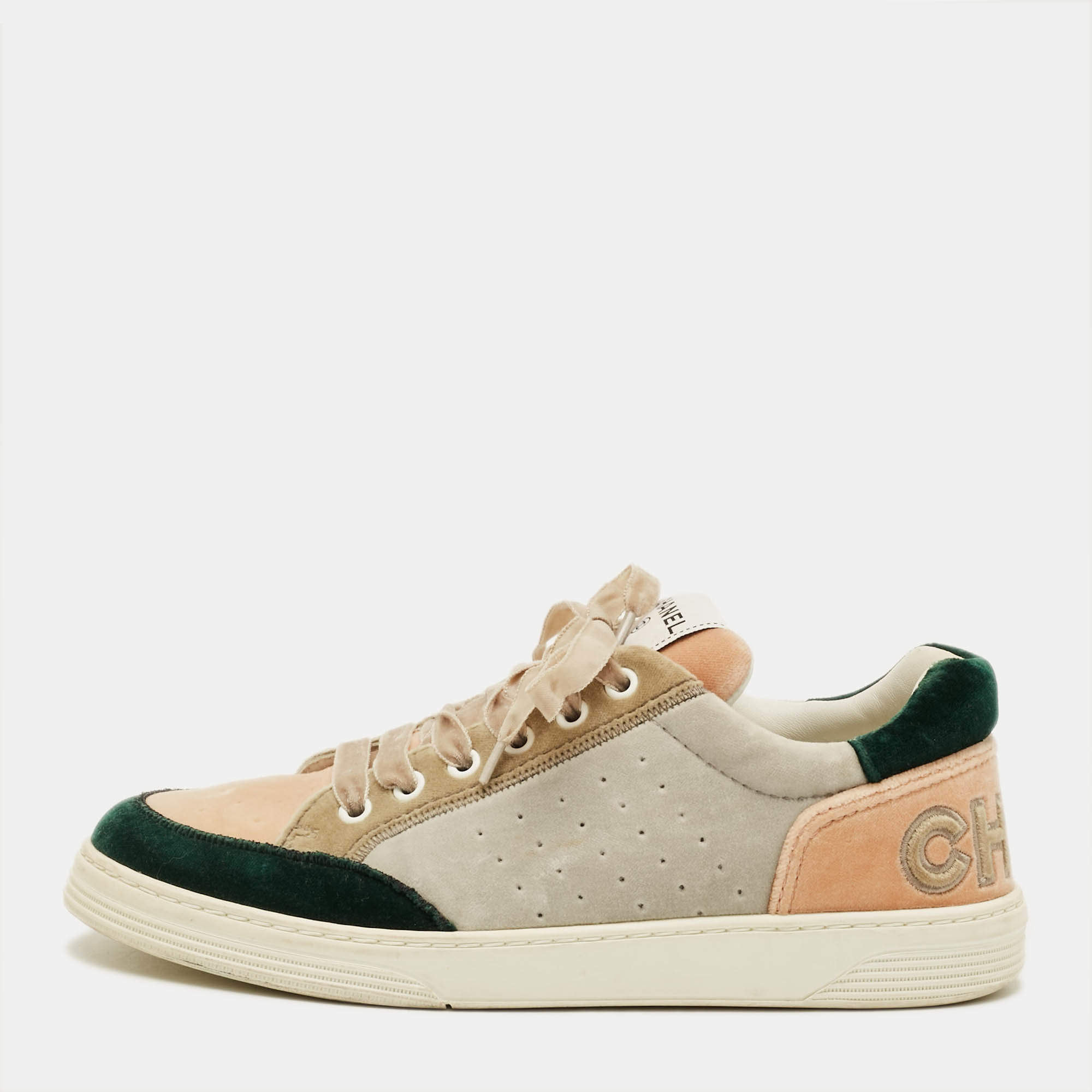 Pre Owned حذاء رياضي شانيل مخمل متعدد الألوان رباط علوي مقاس 39