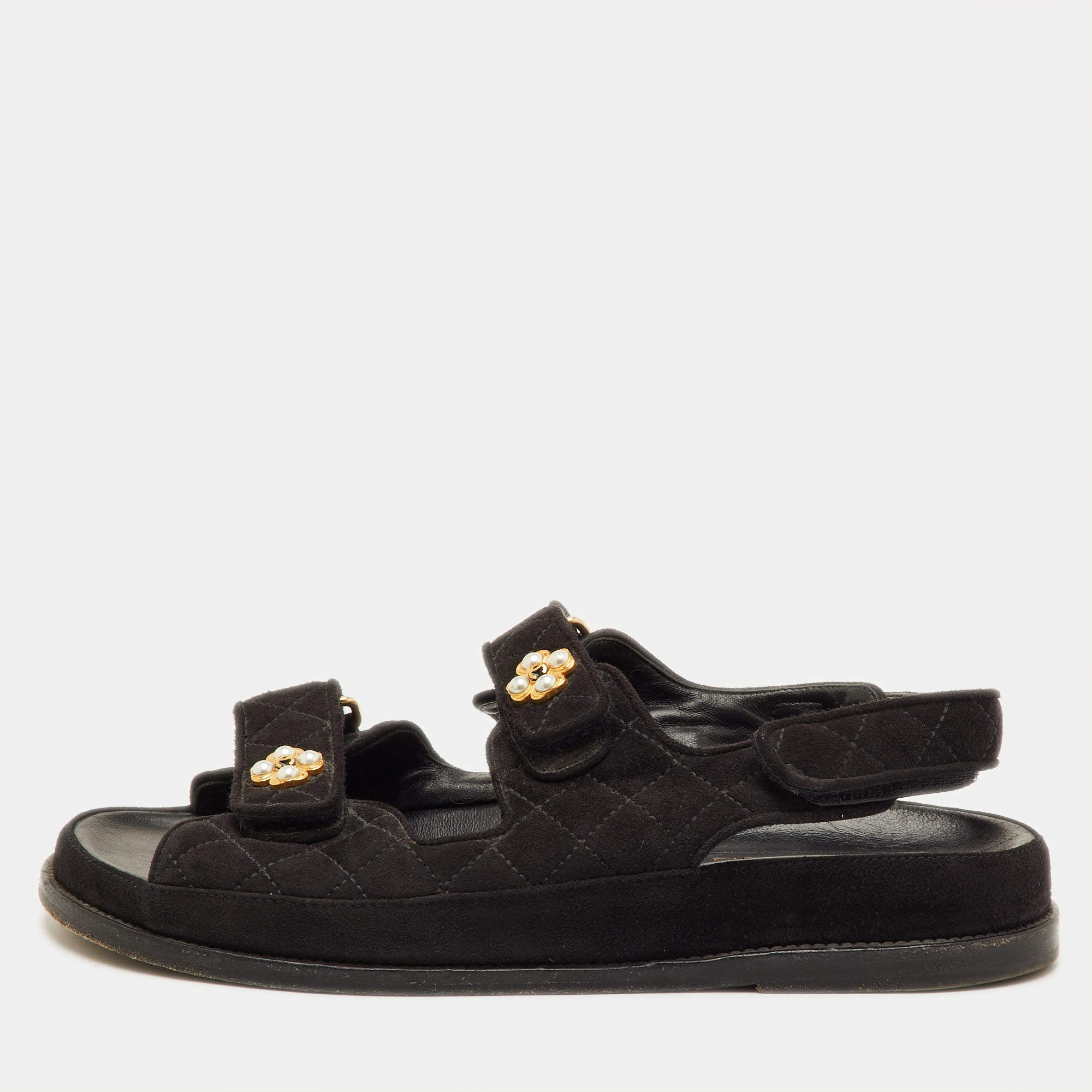 Pre Owned صندل شانيل أسود سويدي CC متداخل حزام خلفي مقاس 40