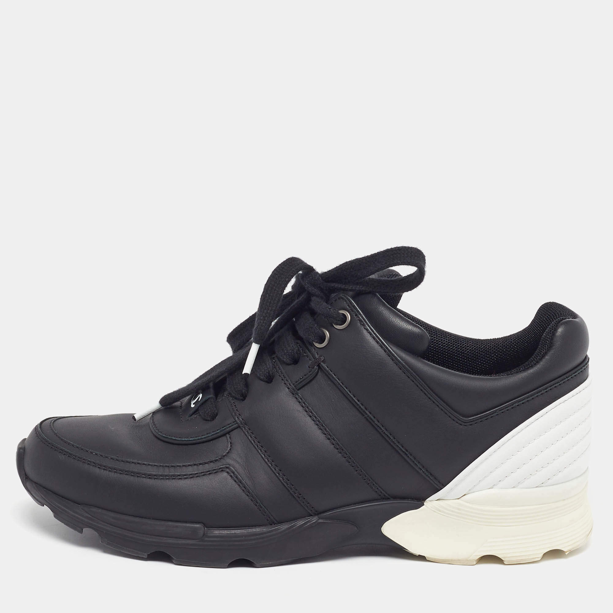مملوكة مسبقًا Chanel CC Size 38 Black/White Leather Lace Up Sneakers