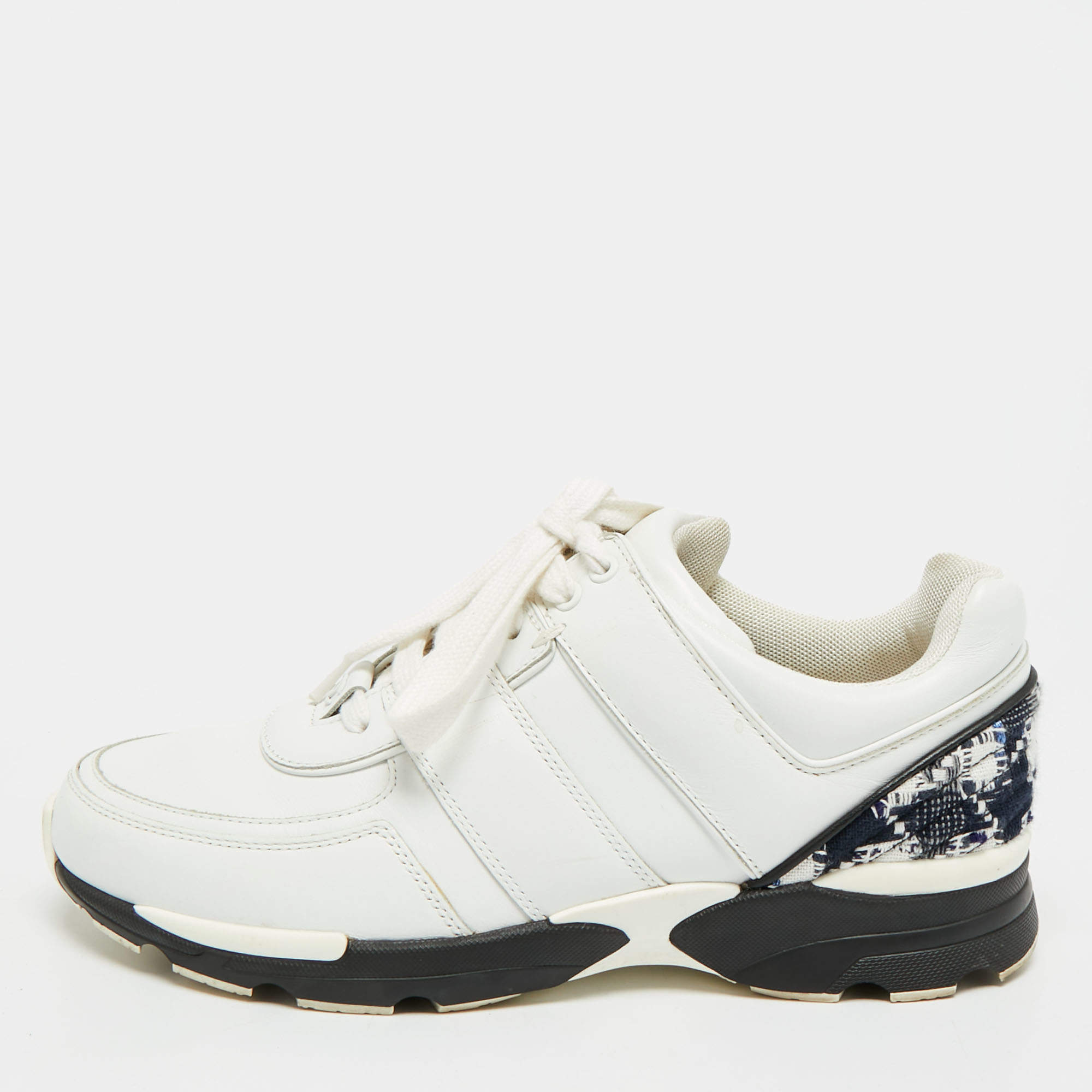 Pre Owned Chanel CC Size 38 White Leather and Tweed Low Top Sneakers