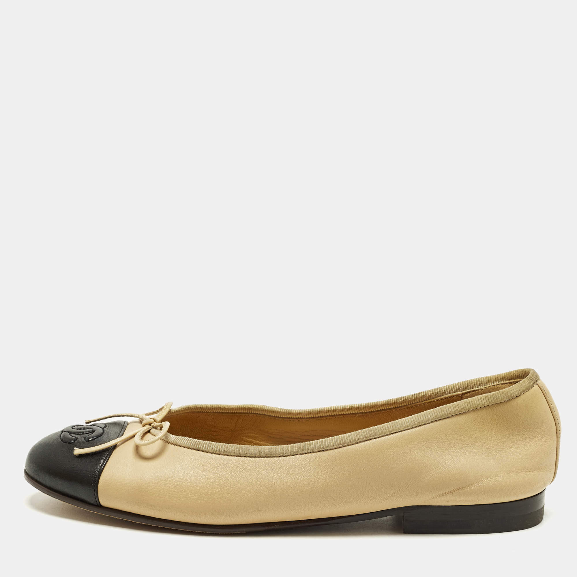 Pre Owned حذاء باليرينا فلات شانيل سي سي جلد لامع منقوش زهري وردي مع فيونكة وغطاء مقدمة مقاس 37.5