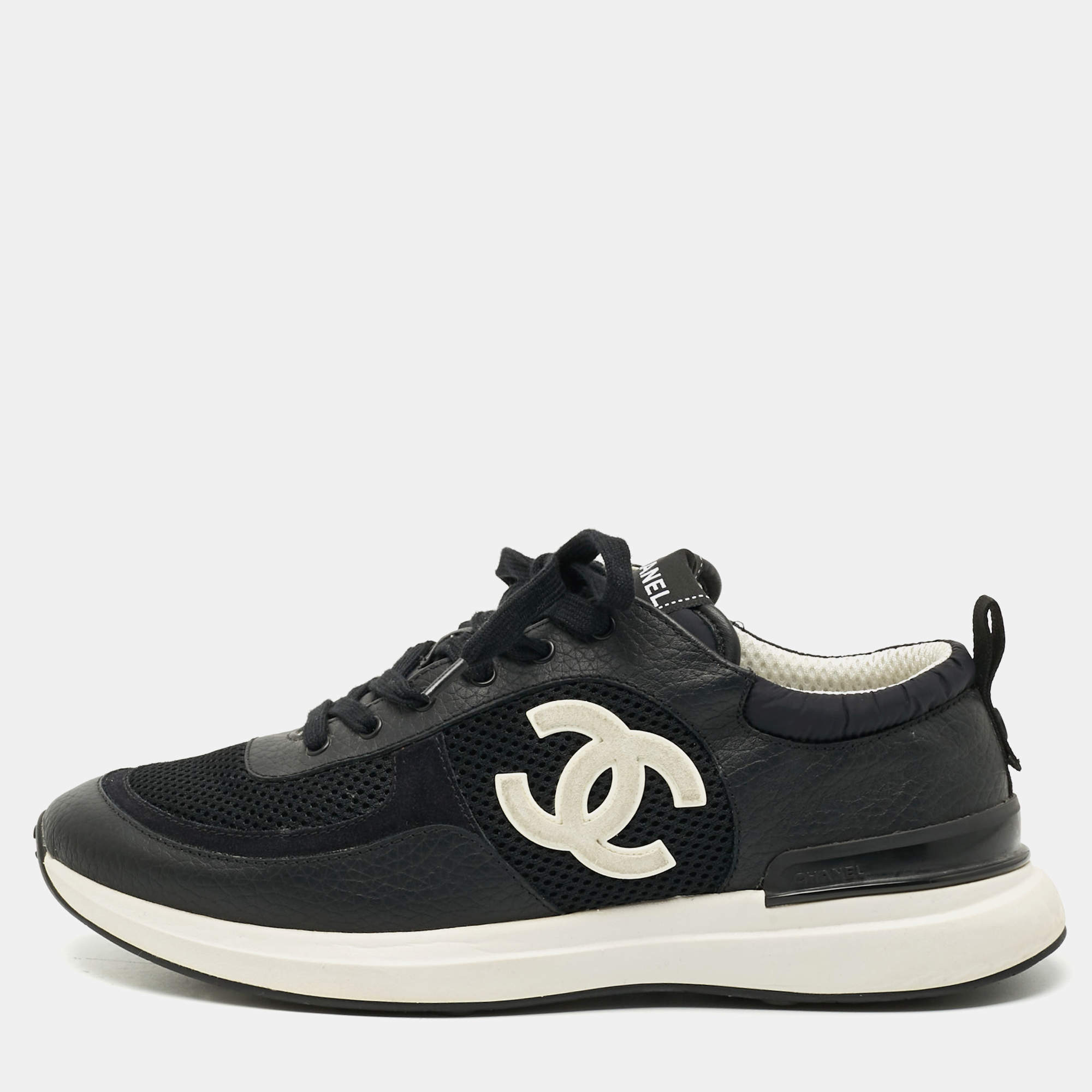 Pre Owned حذاء رياضي شانيل جلد وشبك أسود مزين سي سي برباط مقاس 41.5