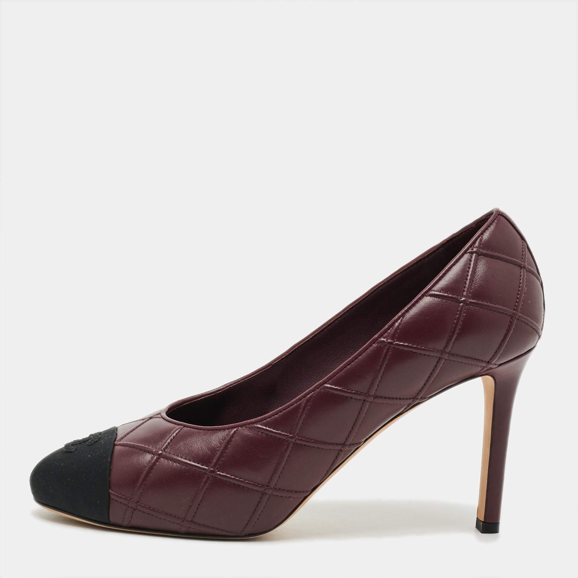 Pre Owned Chanel CC Size 39 Burgundy/Black Quilted Leather Logo Cap Toe Pumps