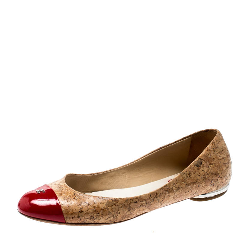Pre Owned Chanel Beige Cork And Red Patent Leather CC Cap Toe Ballet Flats Size 38
