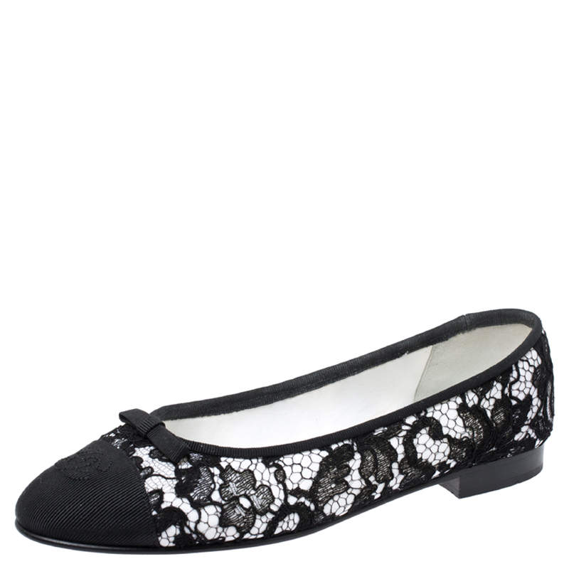 Chanel Black/White Lace And Grosgrain Cap Toe CC Bow Ballet Flats Size 39
