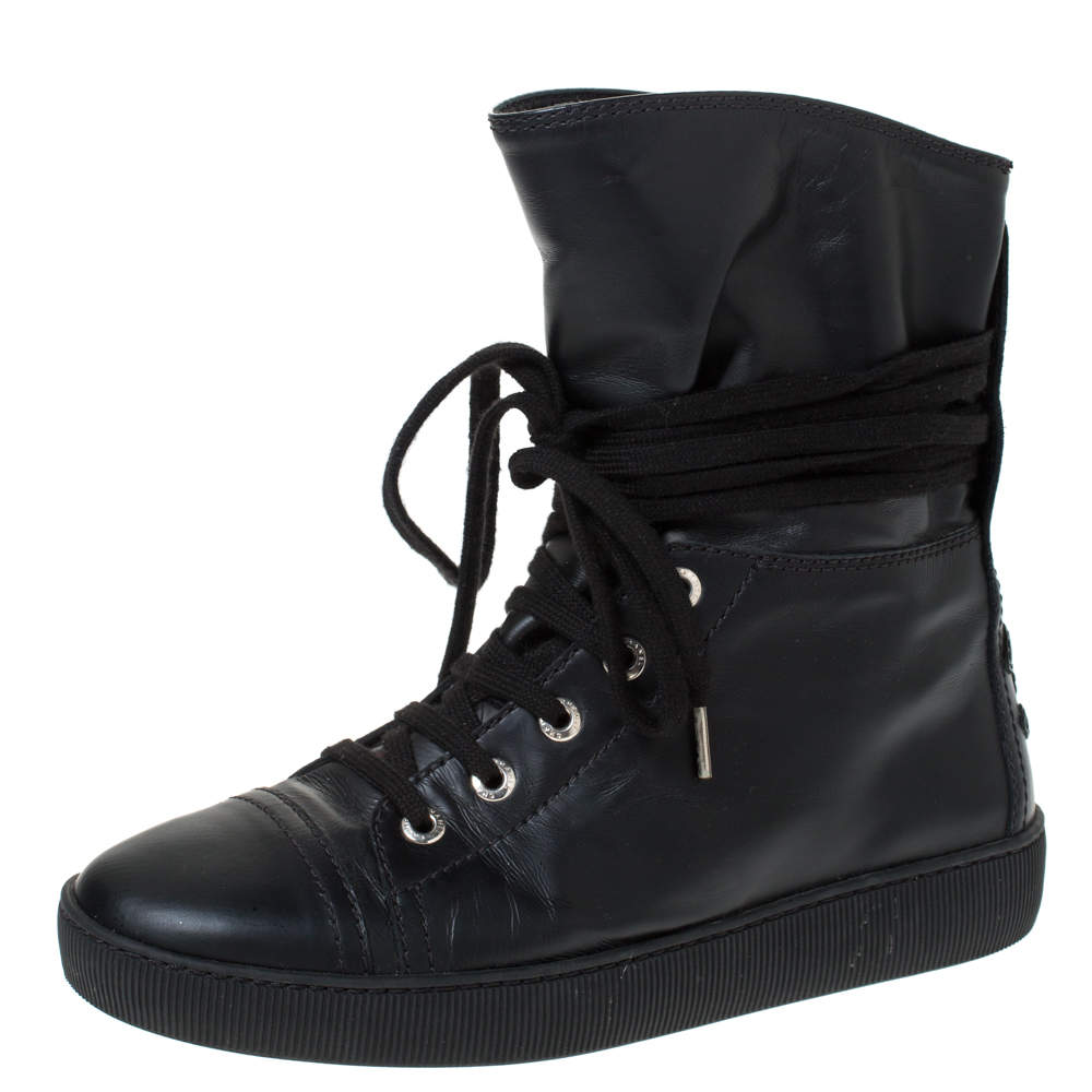 حذاء بوت شانيل مزين بشعار الماركة سي سي جلد أسود مقاس 35.5