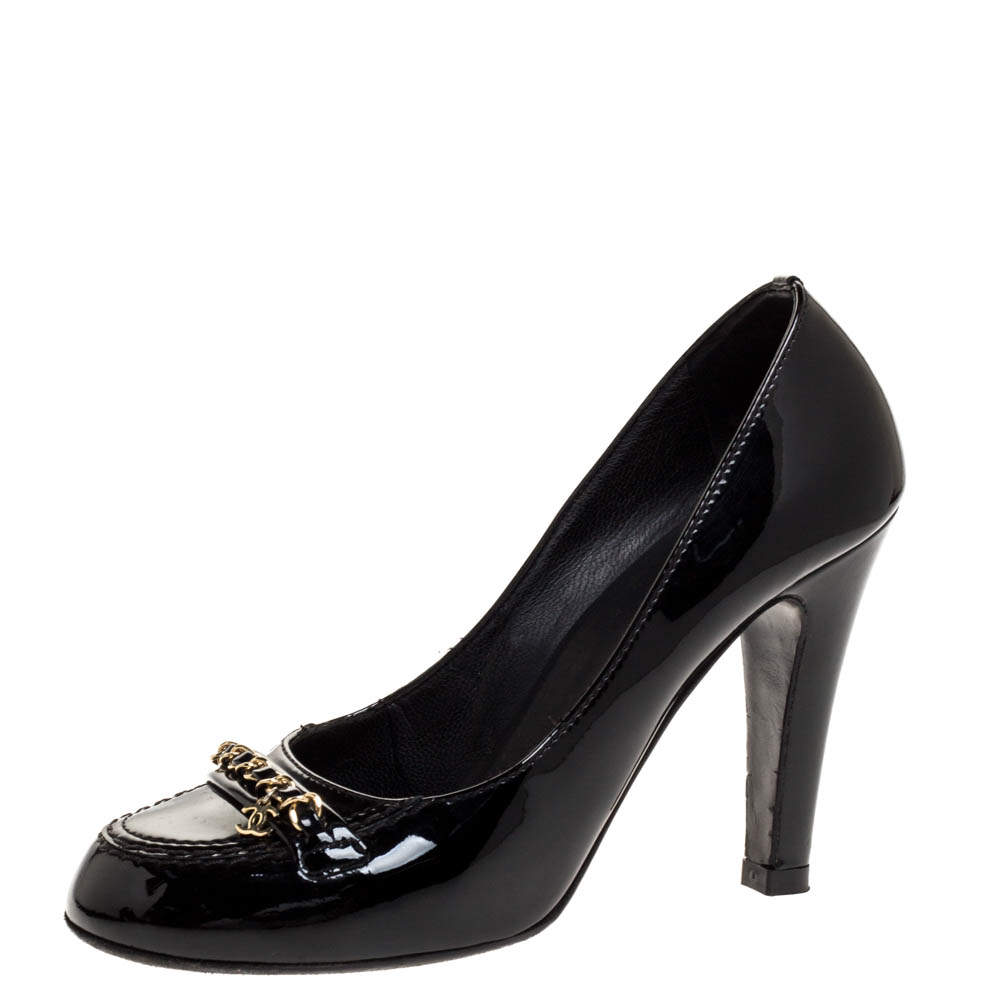 Pre Owned حذاء كعب عالي شانيل جلد أسود لامع بسلسلة مزينة مقاس 38.5