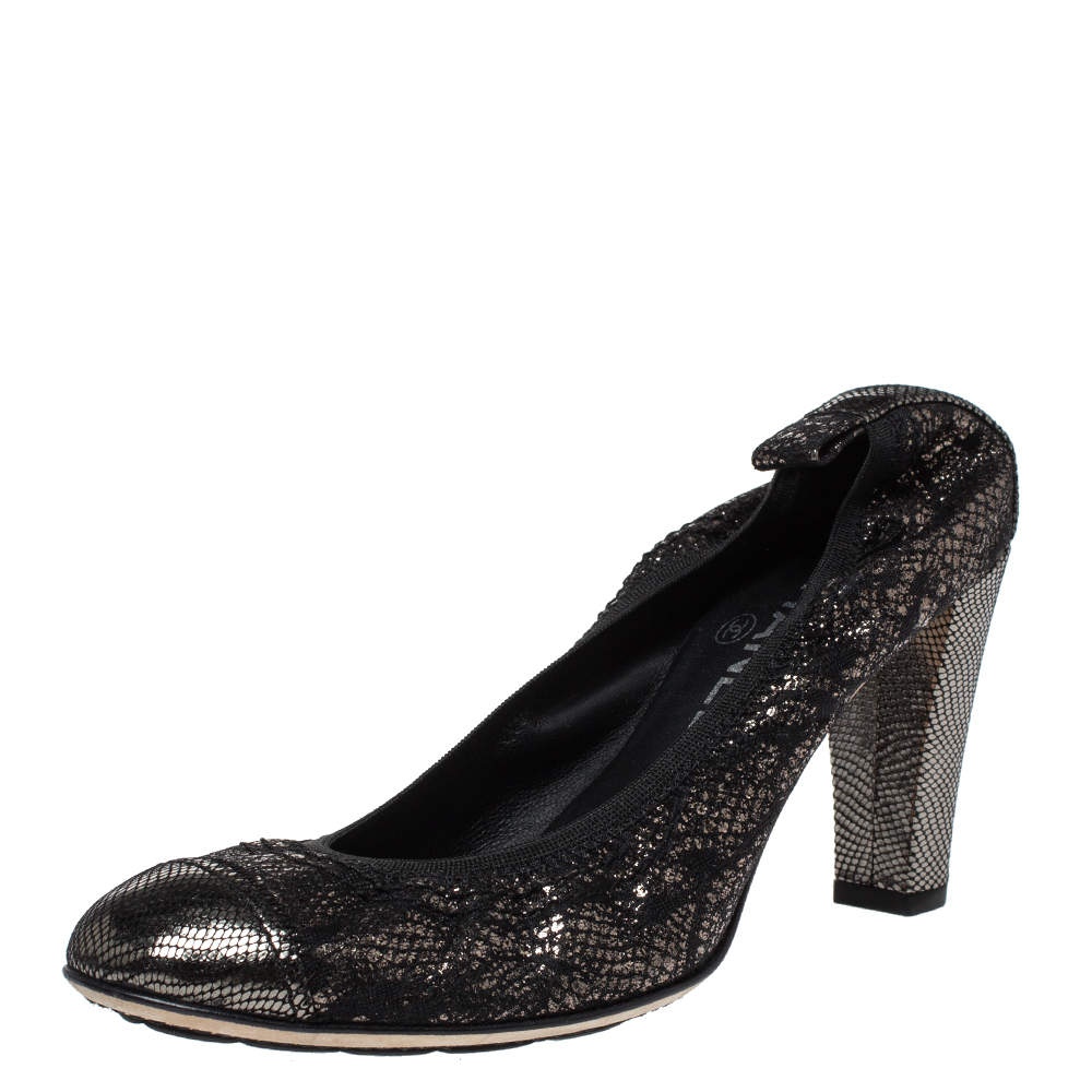 Pre Owned حذاء كعب عالي شانيل مجعد مقدمة فضية جلد مزخرف فضي و أسود مقاس 37