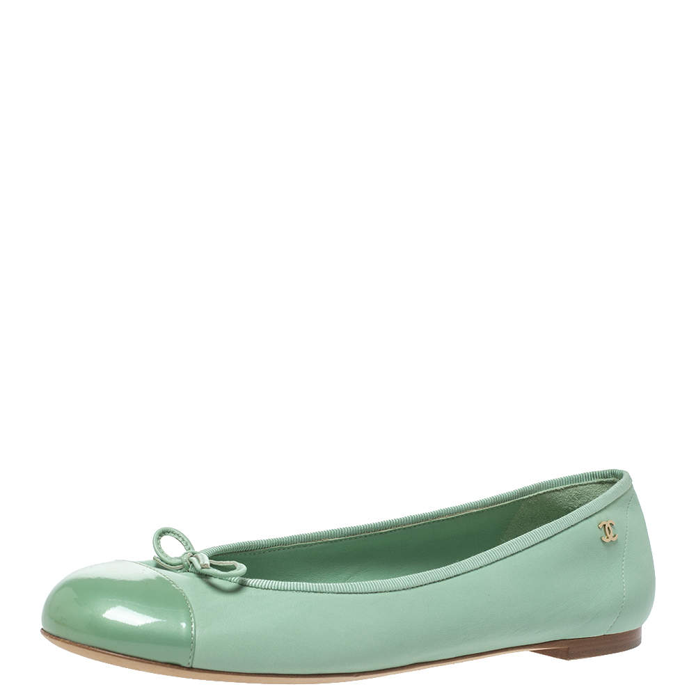 حذاء باليرينا فلات شانيل CC بفيونكة جلد أخضر مقاس 40