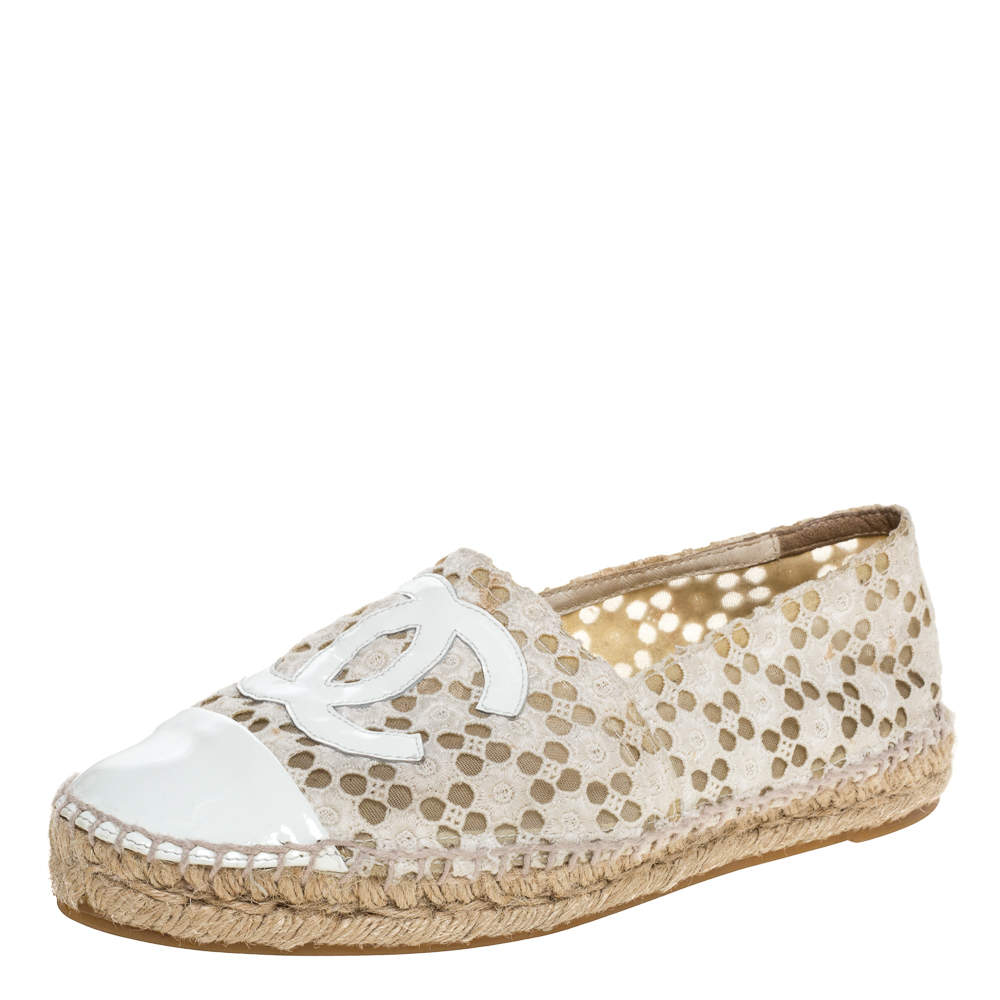 Pre Owned Chanel White Lace And Patent Leather CC Espadrille Flats Size 37