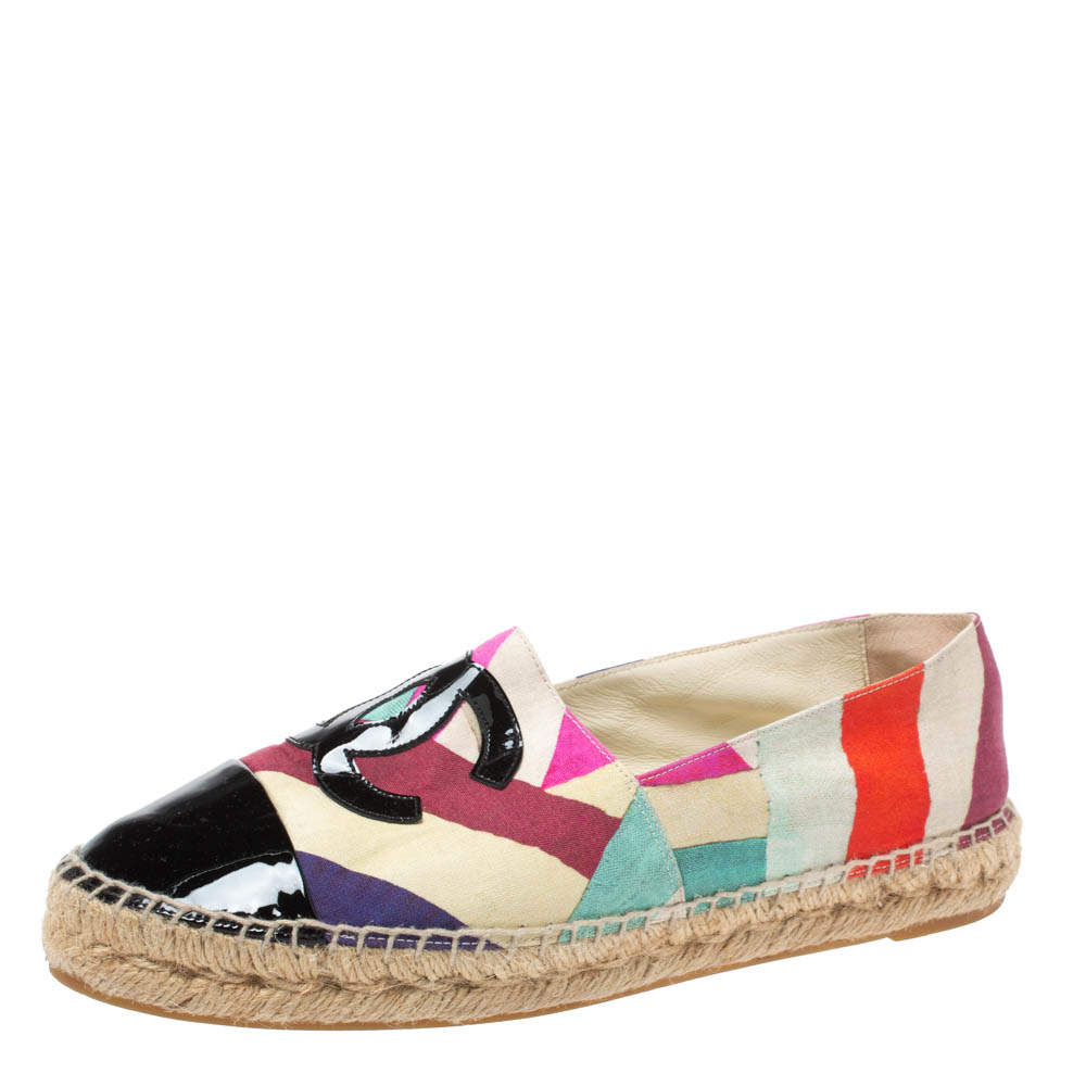 مملوكة مسبقًا Chanel Multicolor Print Crepe Cuba Cruise CC Patent Cap Toe Espadrille Flats Size 40