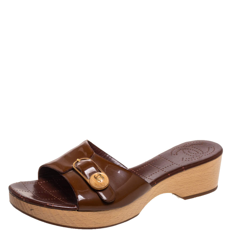 Pre Owned Chanel Brown Patent Leather CC Buckle Detail Wooden Clog Slides Size 40