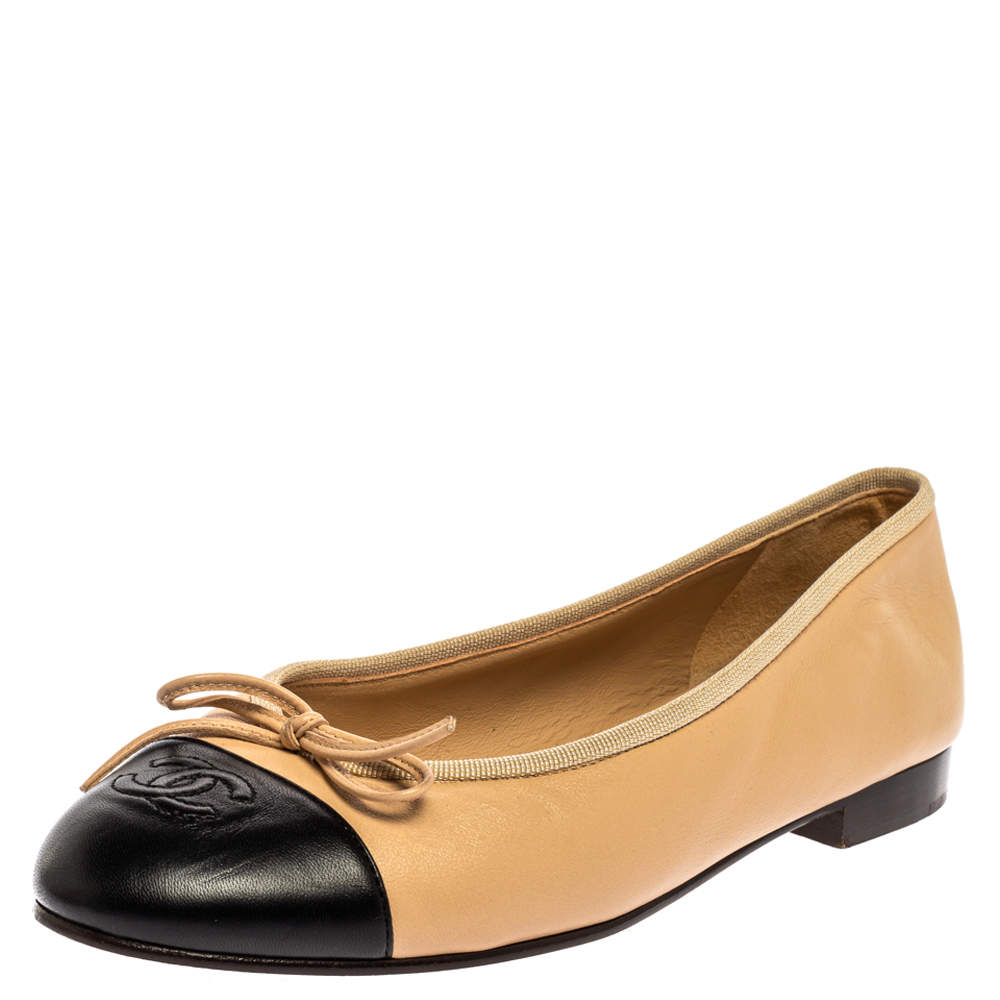 Pre Owned Chanel Two Tone Leather CC Cap Toe Bow Ballet Flats Size 38.5