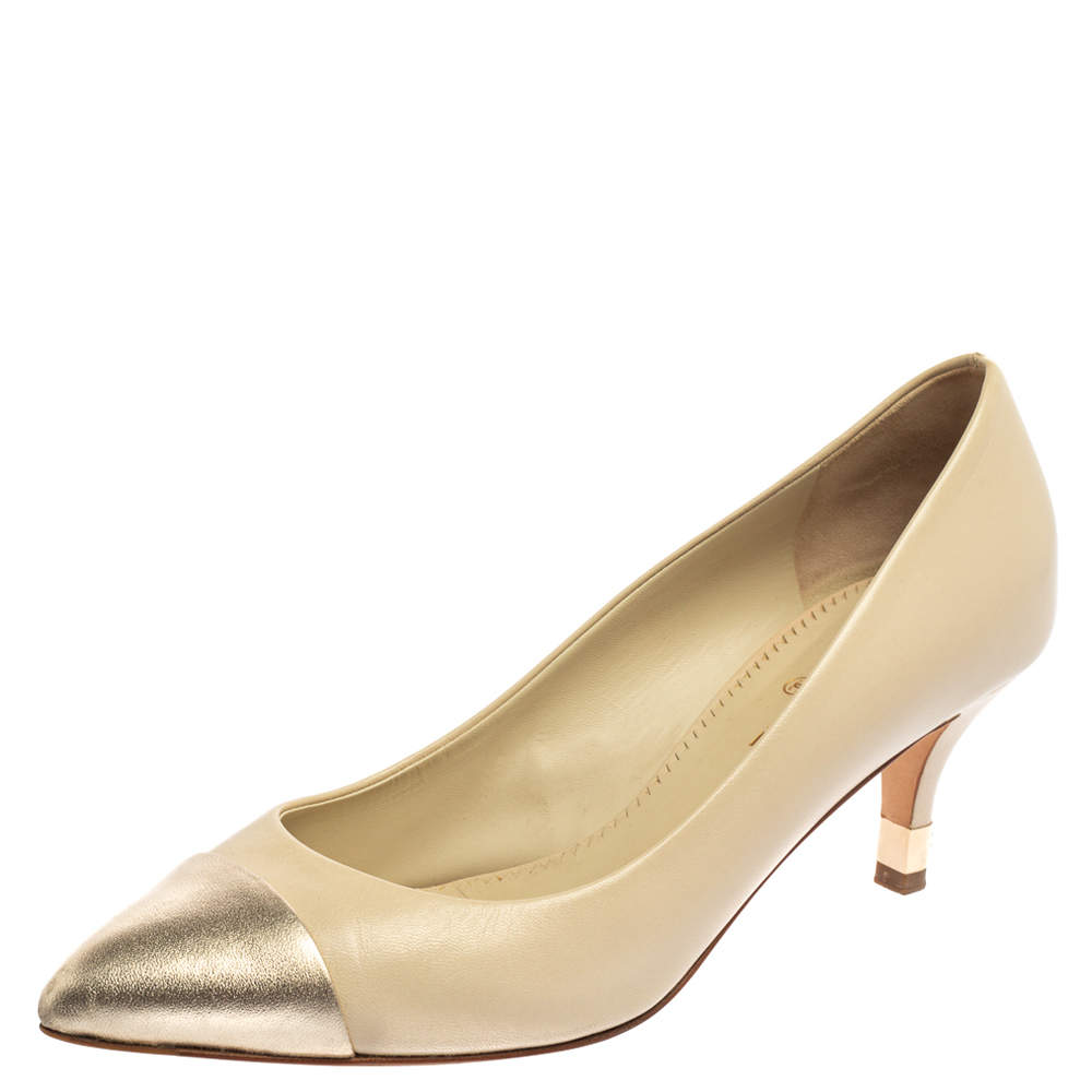Pre Owned Chanel Cream White/Metallic Gold Leather Cap Toe Pumps Size 37.5