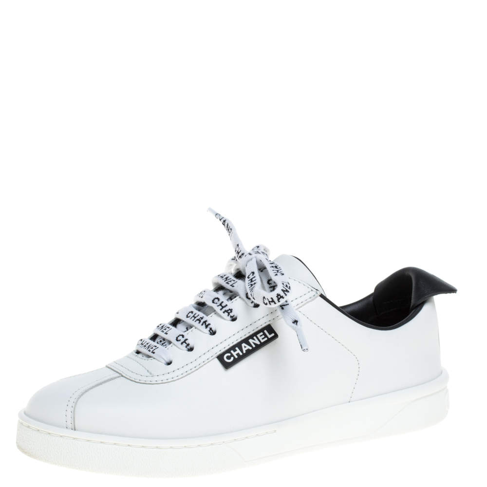 CHANEL White Leather Script CC Logo Weekend Sneakers Trainers Shoes Si –  AYAINLOVE CURATED LUXURIES