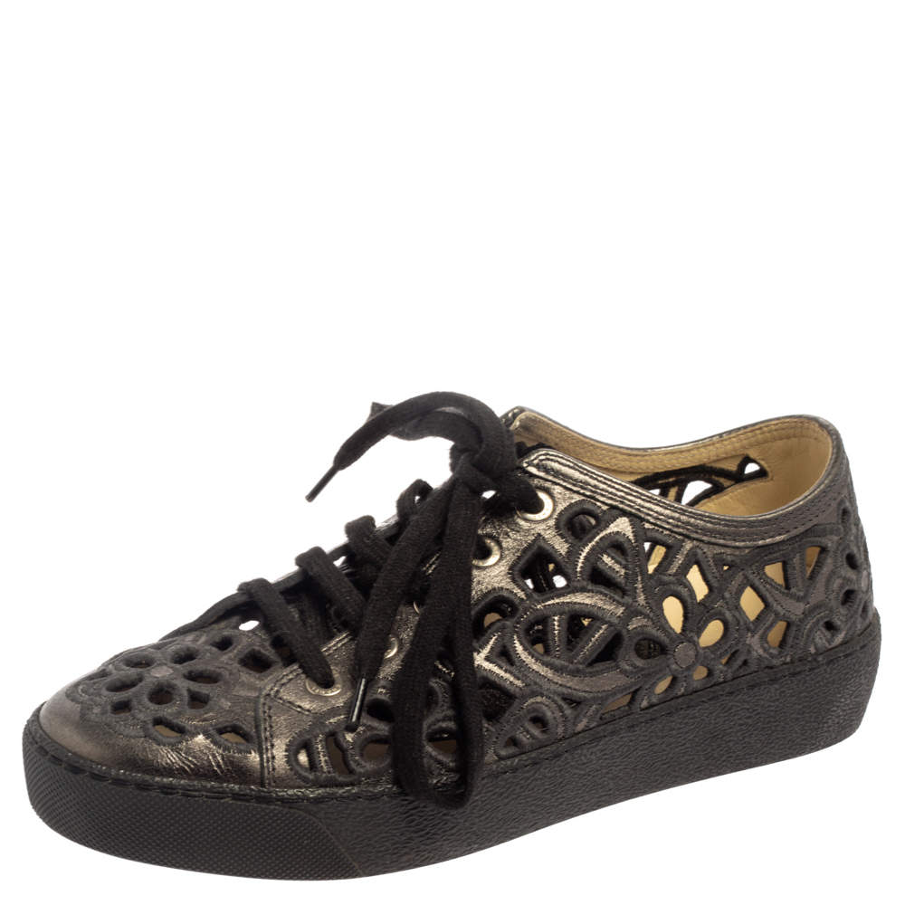 Pre Owned حذاء رياضى شانيل منخفض من أعلى سى سى جلد قصة زهور رمادى داكن مقاس 35.5