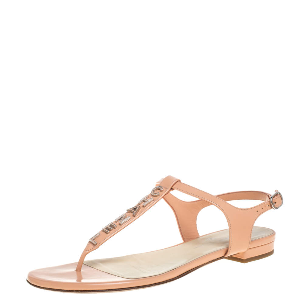 Pre Owned صندل شانيل بإصبع جلد بيج مقاس 38