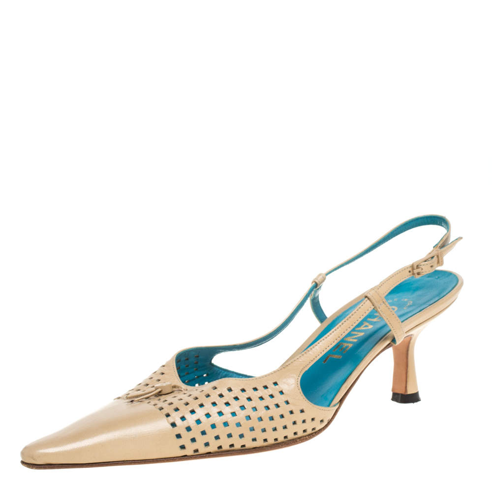 مملوكة مسبقًا Chanel Beige Leather Accent Interlocking CC Slingback Sandals Size 36