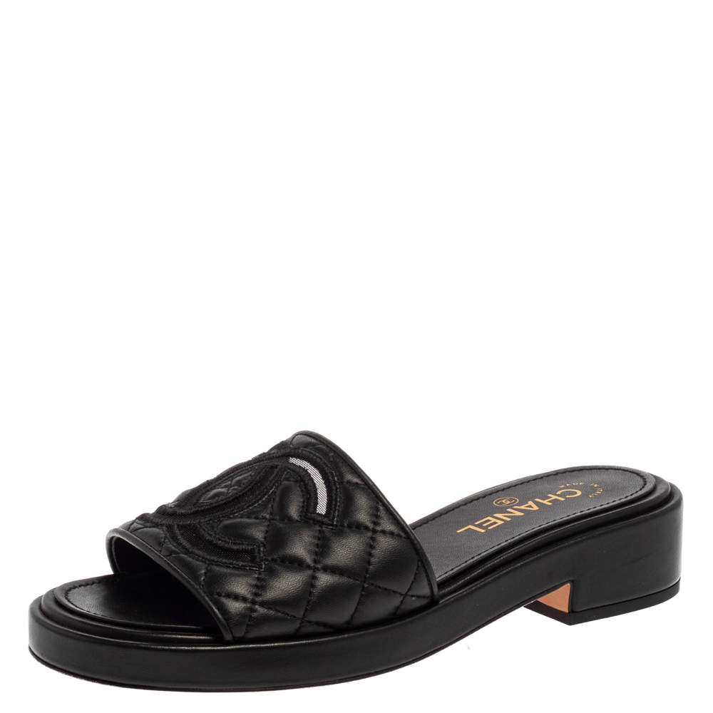 مملوكة مسبقًا Chanel Black Quilted Leather CC Flat Slides Size 39