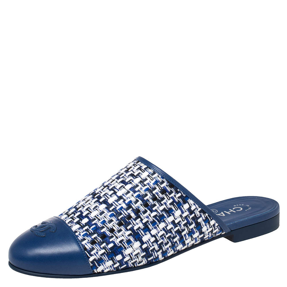 مملوكة مسبقًا Chanel Blue Leather And Tweed  Fabric CC Cap Toe Flat Mules Size 41