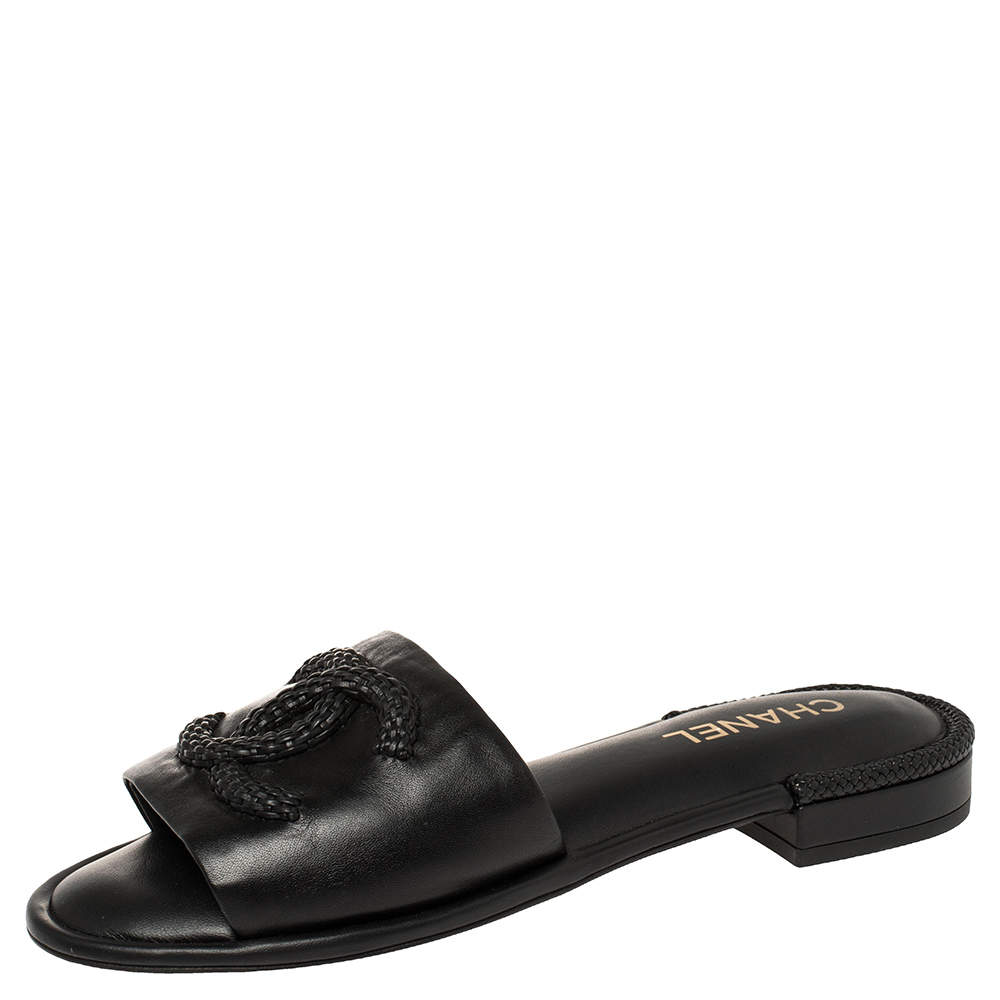 مملوكة مسبقًا Chanel Black Leather CC Slide Sandals Size 41.5