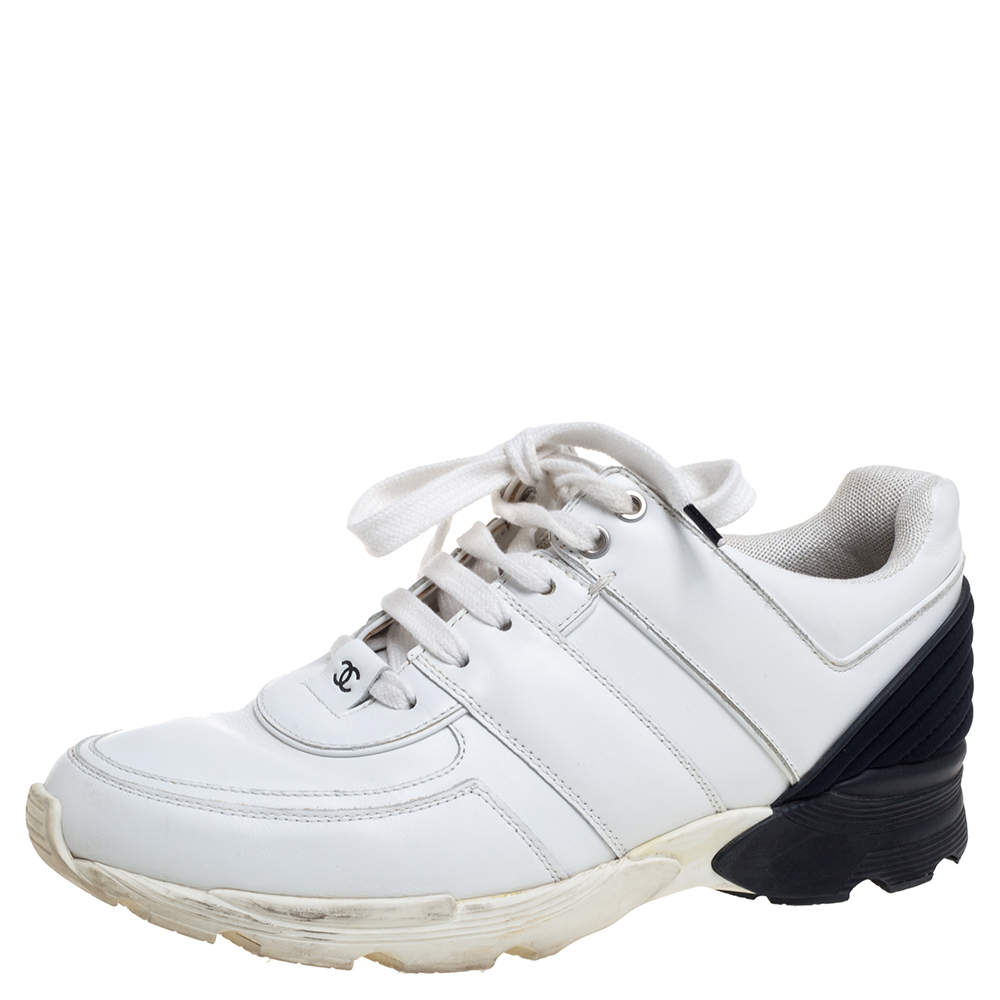 Pre Owned Chanel White/Black Leather And Fabric CC Low Top Sneakers Size 40