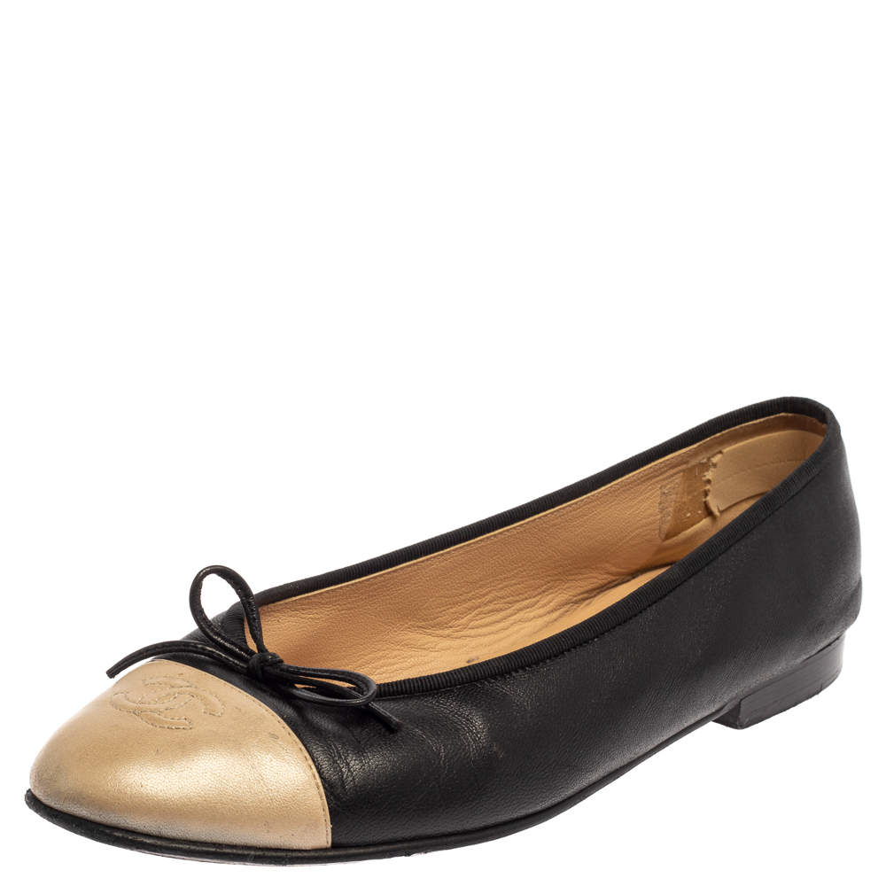 مملوكة مسبقًا Chanel Black/Gold Leather Bow CC Cap Toe Flats Size 40.5