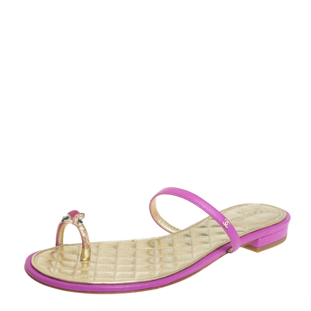 Pre Owned صندل شانيل فلات حلقة إصبع مزخرف جلد ذهبي/ وردي مقاس 38