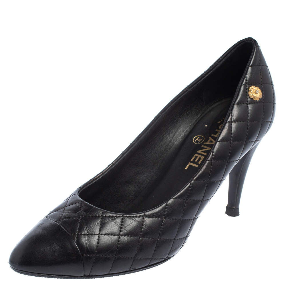 مملوكة مسبقًا حذاء كعب عالي شانيل مقدمة متفصلة جلد أسود مبطن مقاس 40.5