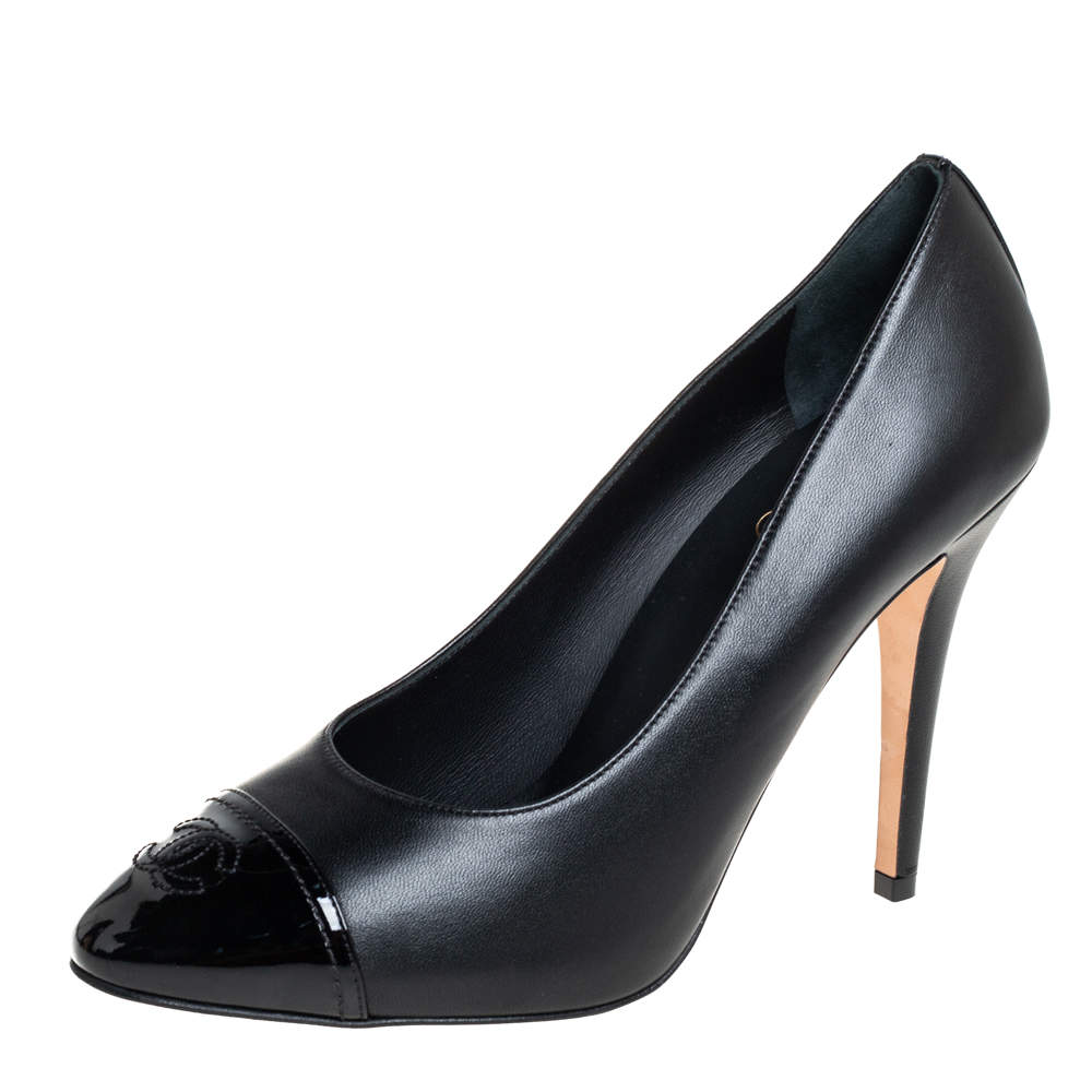 Pre Owned Chanel Black Leather And Patent Leather CC Cap Toe Pumps Size 39
