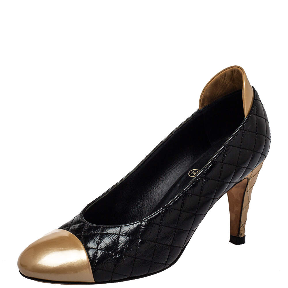 Pre Owned Chanel Black/Gold Quilted Leather And Patent Leather Cap Toe Pumps Size 37.5