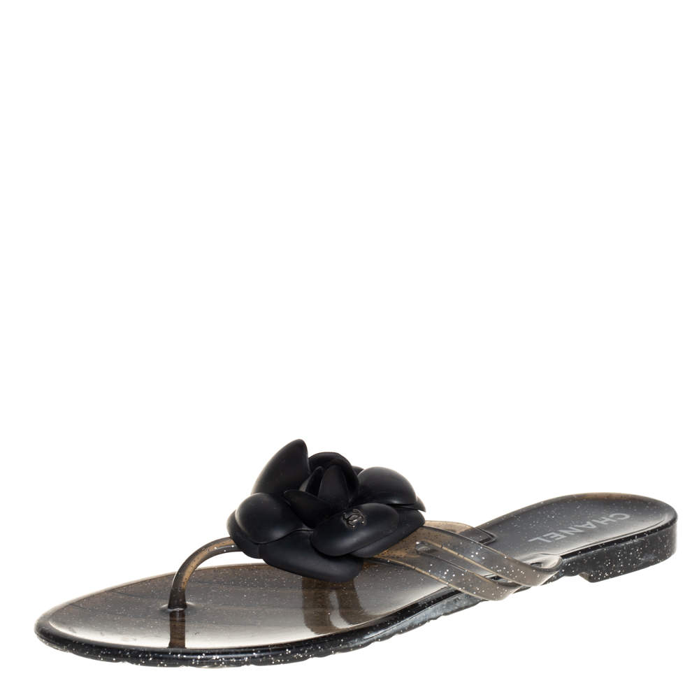 Pre Owned حذاء فلات شانيل كاميليا مطاط أسود/فضي ميتاليك مقاس 38