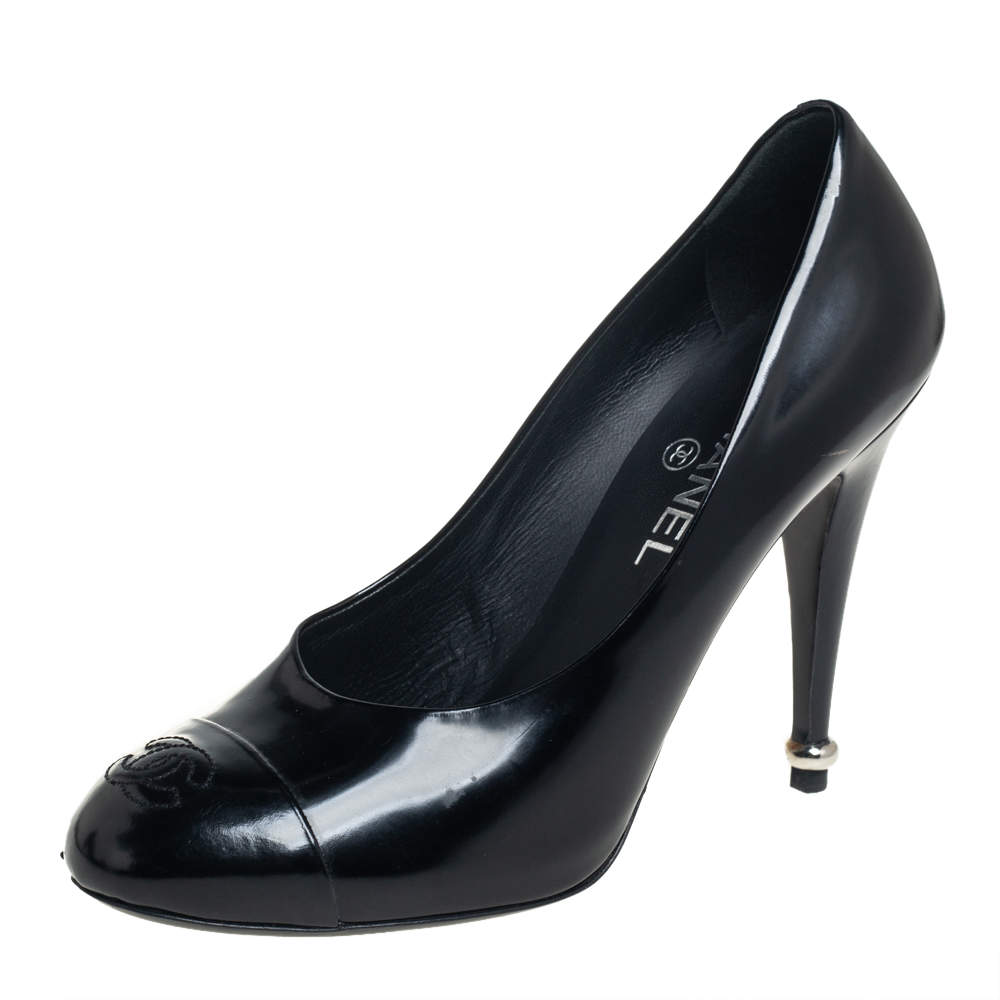 Pre Owned Chanel Black Leather CC Cap Toe Pumps Size 39.5