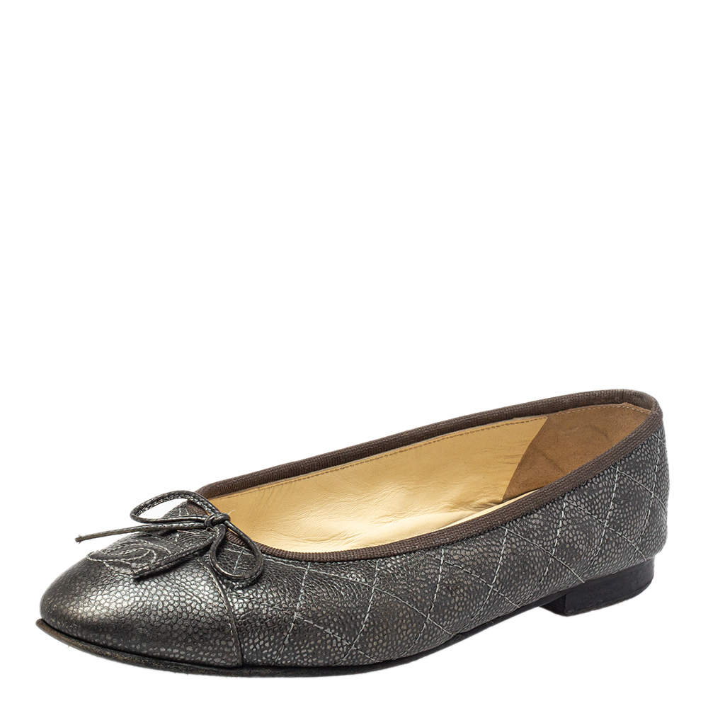 مملوكة مسبقًا Chanel Grey Quilted Leather Ballet Flats Size 36.5