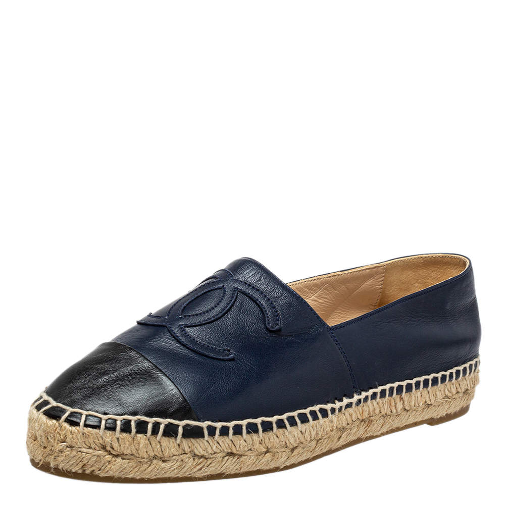 مملوكة مسبقًا Chanel Navy Blue/Black Leather CC Cap Toe Espadrille Flats Size 37