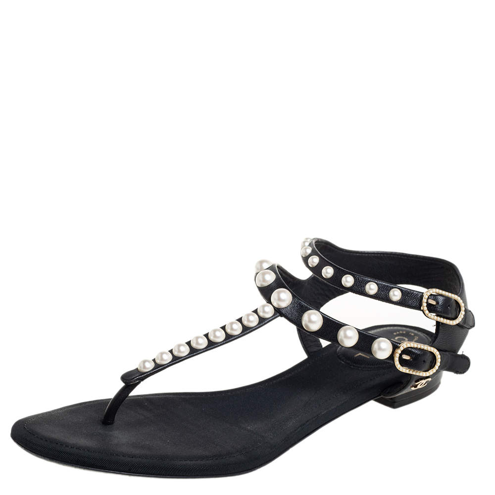 مملوكة مسبقًا Chanel Black Leather  Faux Pearl Thong Sandals Size 38