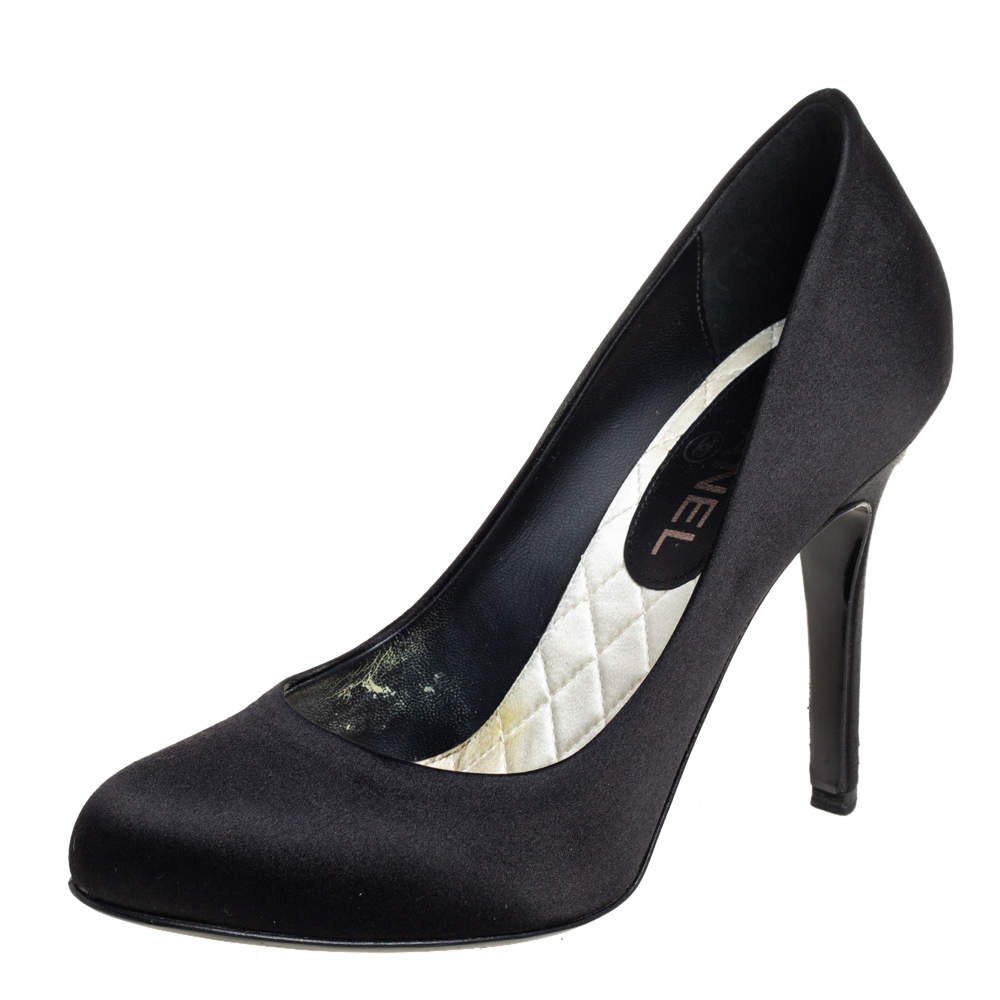 Pre Owned Chanel Black Satin CC Heel Pumps Size 37